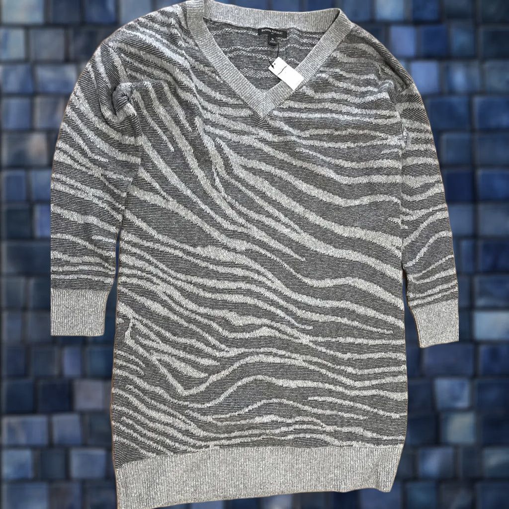 Banana Republic NWT Banana Republic Dress Knit Long Sleeve Knee Dress Zebra Size M Gray V-Neck Pullover Knit Maxi Dress Womens M Size M / US 6-8 / IT 42-44 - 1 Thumbnail