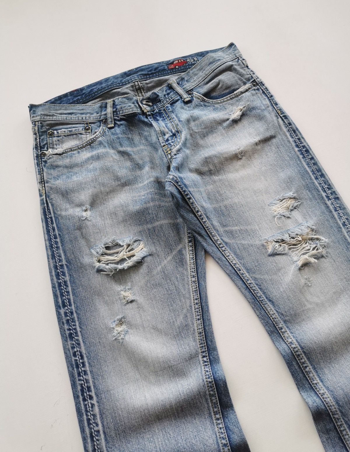 Japanese Brand Rodeo Crowns Japan Twist Leg Distressed Jeans Size US 31 - 2 Thumbnail