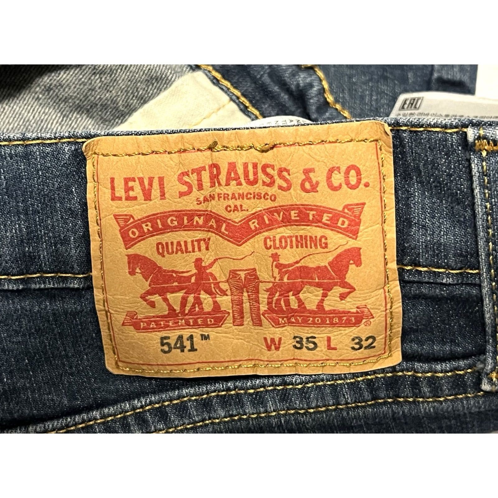 Levi's Levi's 541 Athletic Jeans Men's Dark Wash Blue Denim Stretch 35x32 Button Zipper Logo Size US 35 - 6 Thumbnail