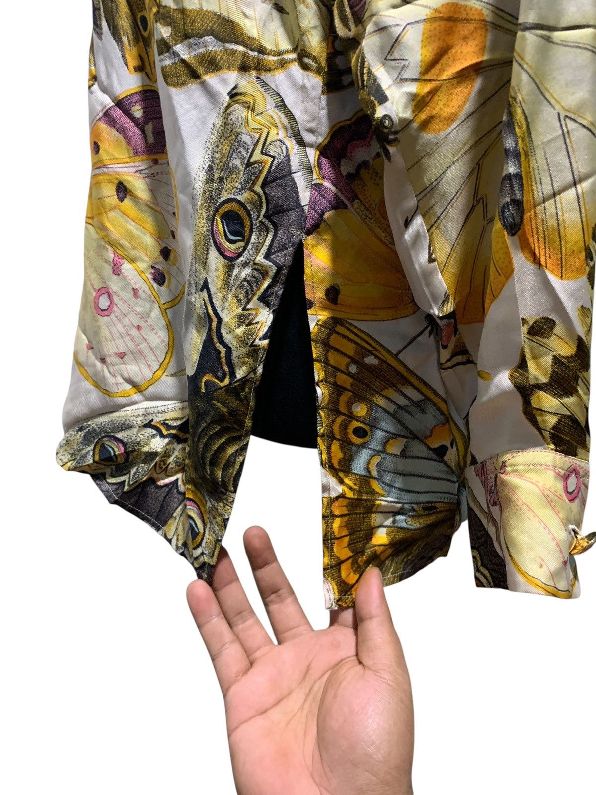 Gucci 1990s Gucci tom ford butterfly print silk shirt Size S / US 4 / IT 40 - 9 Thumbnail