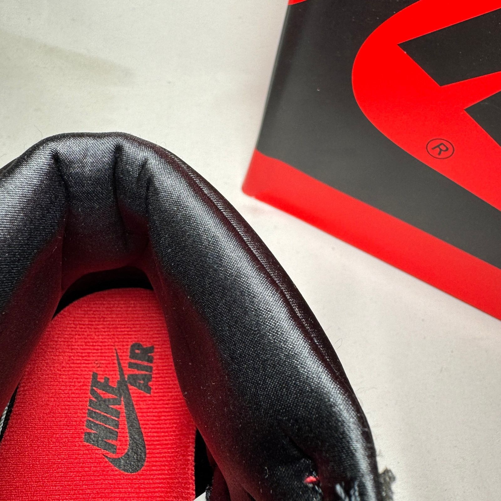 Jordan Brand × Nike Size 9 - Wmns Air Jordan 1 Retro High OG Satin Bred 2023 Size US 9 / IT 39 - 11 Thumbnail