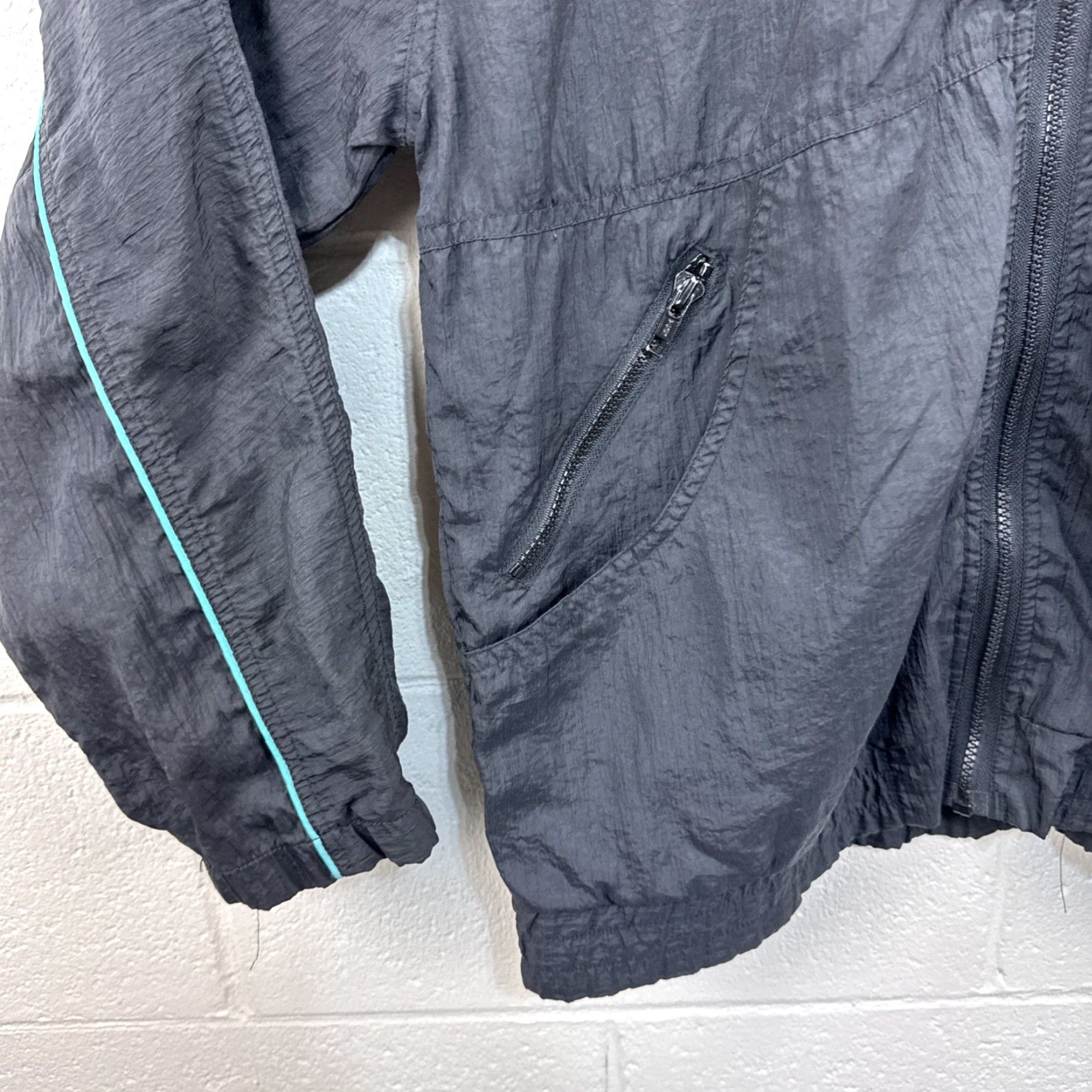 Nike VINTAGE Nike Jacket Windbreaker Black Teal Large Full Zip Hooded 80s 90s Swoosh Size US L / EU 52-54 / 3 - 5 Thumbnail