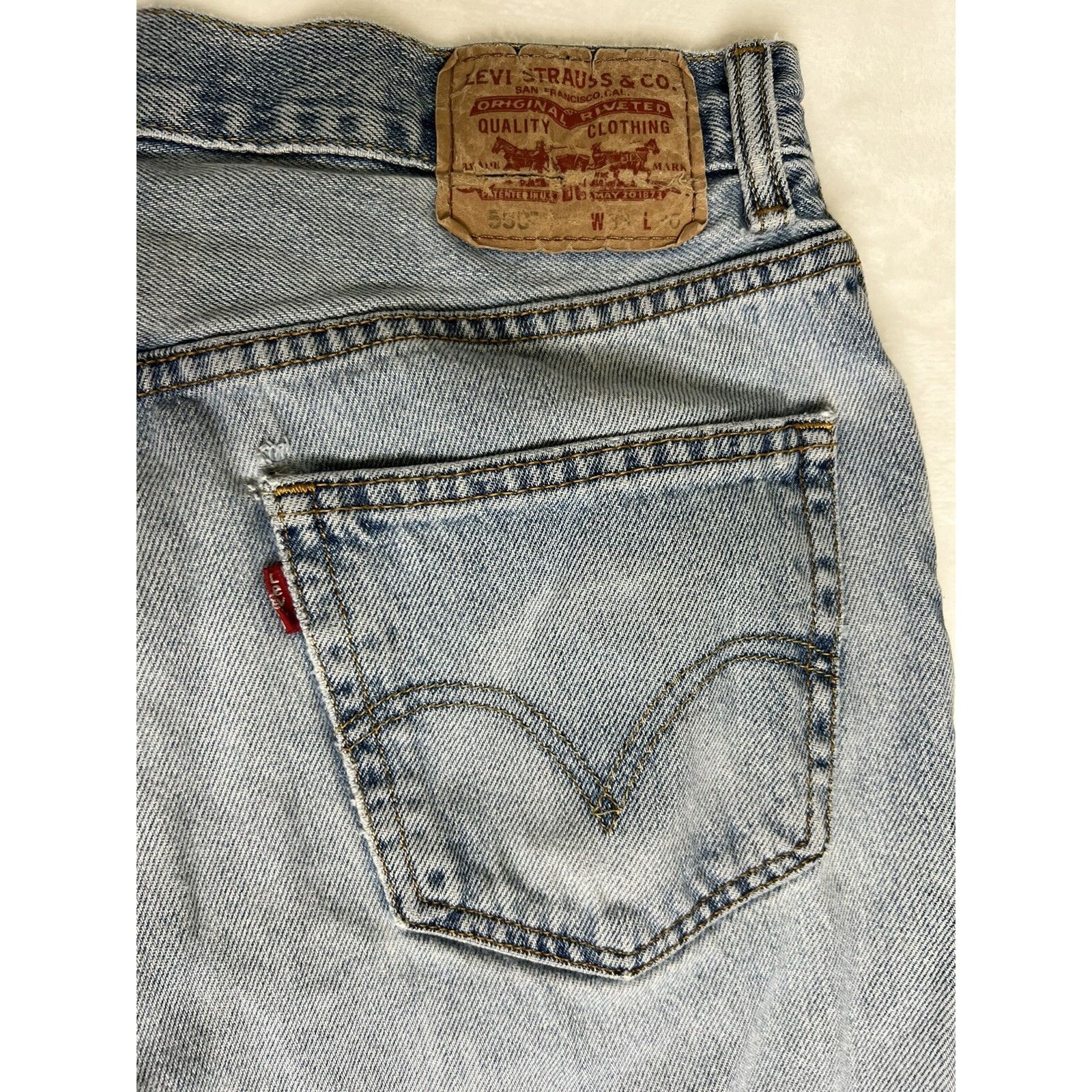 Levi's Vintage Levi’s 550 Blue Denim Jeans Size 33x29 Light Wash Di Size US 33 - 9 Thumbnail
