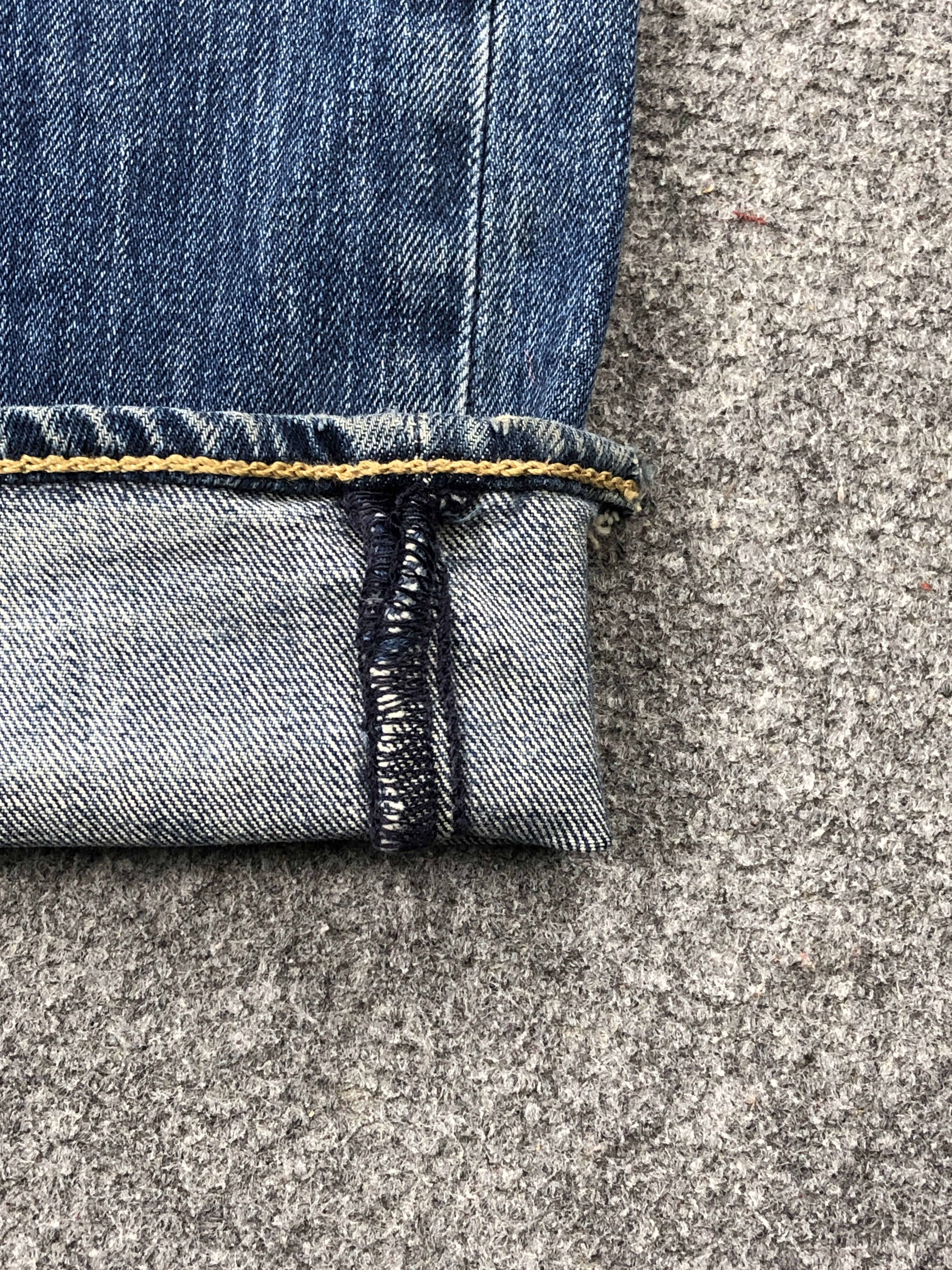 Levi's × Vintage Distressed Vintage Levi's 513 Faded Blue Jeans DP2248 Size US 33 - 13 Thumbnail