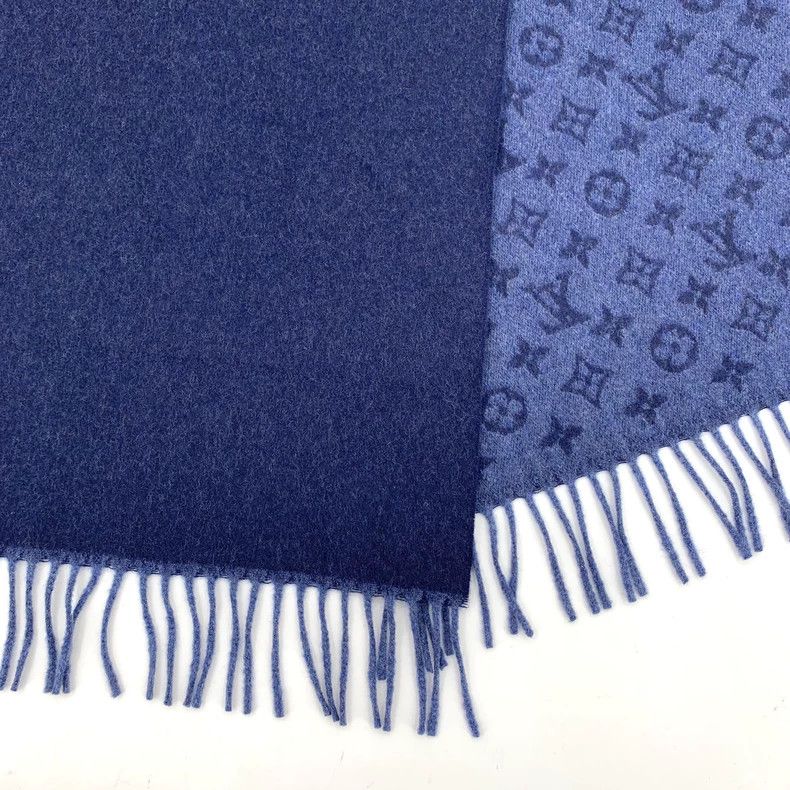 Louis Vuitton Louis Vuitton Dark blue logo, old flower, printed cashmere Size ONE SIZE - 6 Thumbnail