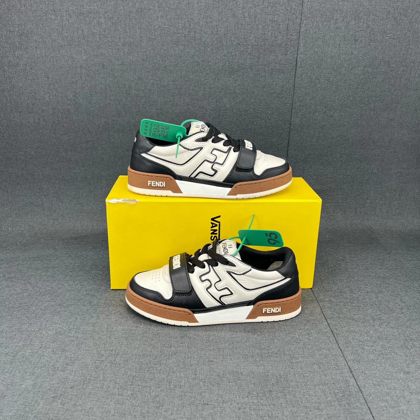 Fendi Fendi Match Women's 35.5 Black/White/Beige 99 New Size US 5 / IT 35 - 2 Thumbnail