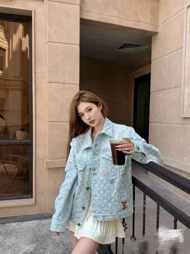 Louis Vuitton Louis Vuitton Full logo denim jacket Size US S / EU 44-46 / 1 - 1 Thumbnail