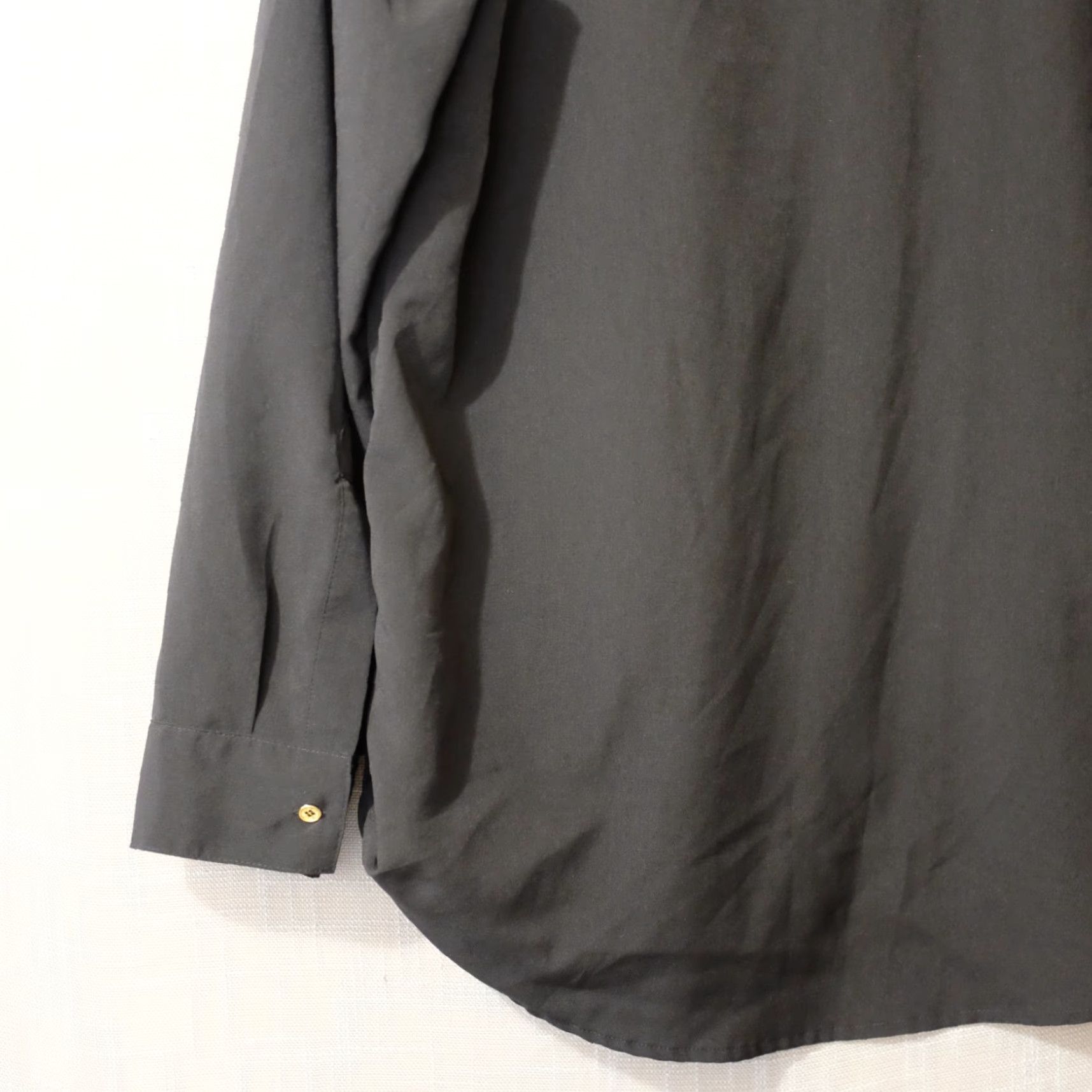 Calvin Klein Calvin Klein Button-Down Shirt Front Pocket Gold Button Womens L Black Button-Up Shirt Womens L Modern Basic Casual Workwear Vintage No N/A Size L / US 10 / IT 46 - 7 Thumbnail