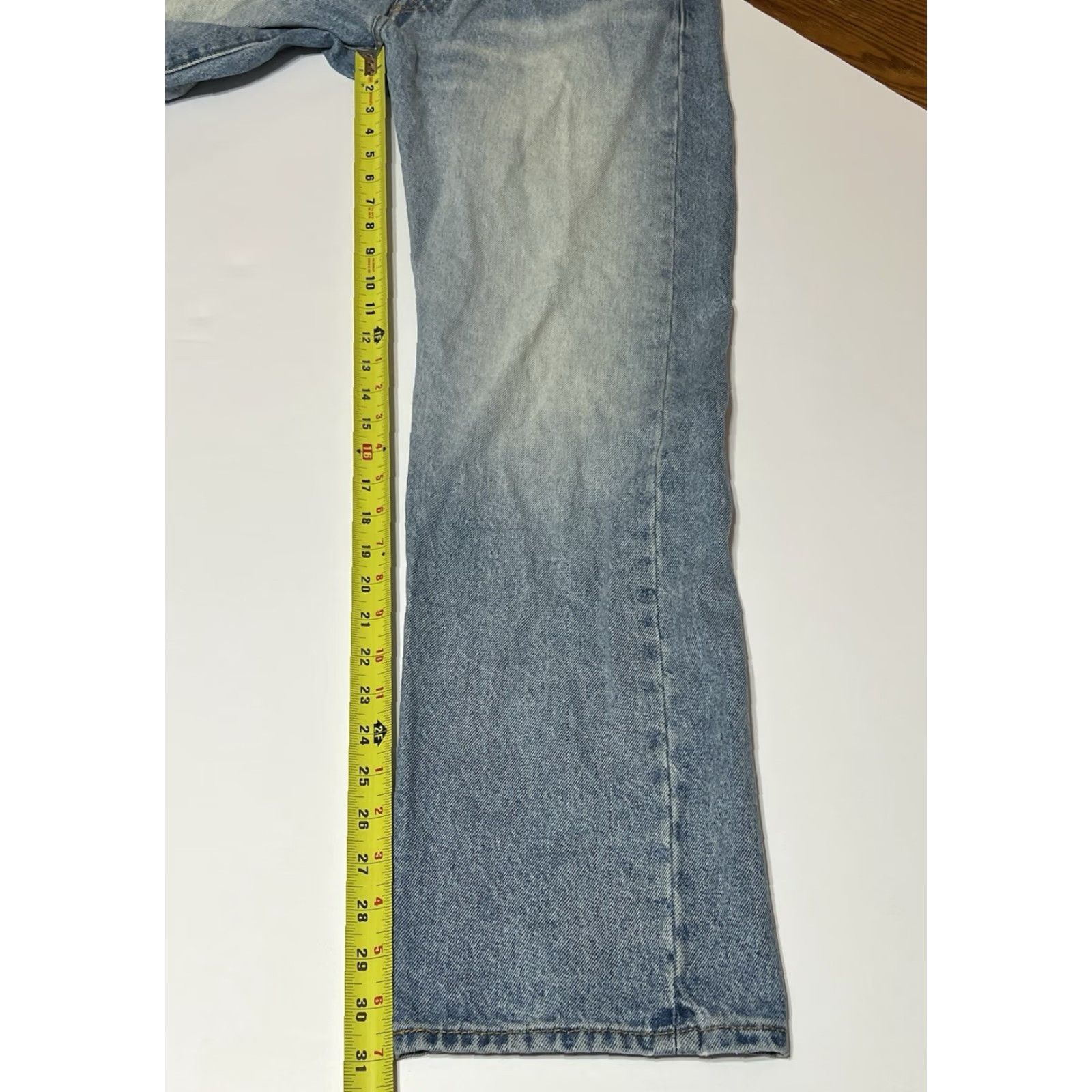 Levi's Levi's 501 Jeans Men 32 Regular Blue Light Wash Denim Button Fly 5-Pocket Distressed Comfort Regular Size US 32 / EU 48 - 5 Thumbnail