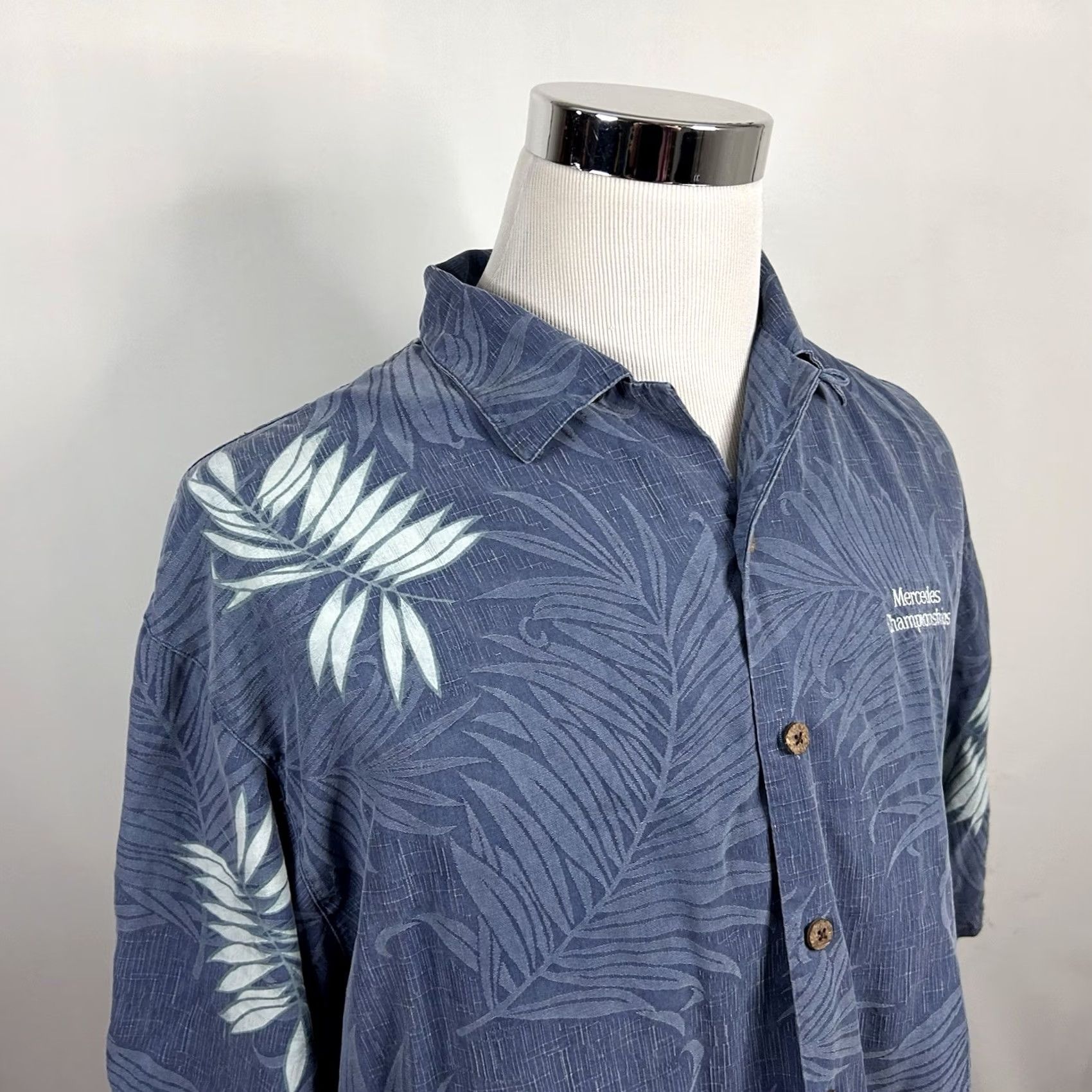 Tommy Bahama Tommy Bahama Button-Up Hawaiian Shirt Blue Floral 100% Silk L Adult Mens Capalua Mercedes Championship Cap Collar Shirt Size US L / EU 52-54 / 3 - 2 Thumbnail