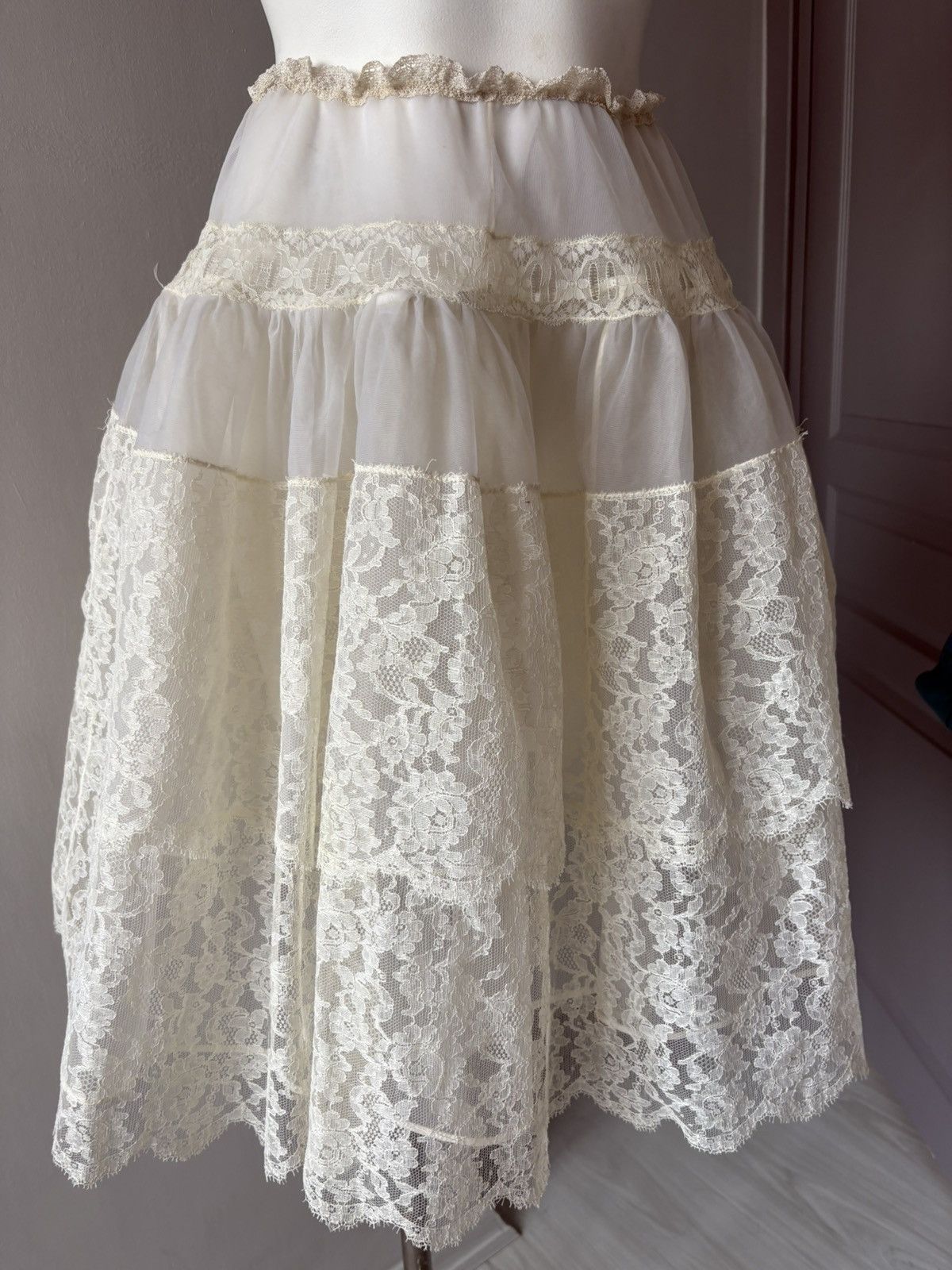 Vintage Vintage petticoat Size 26" / US 2 / IT 38 - 8 Thumbnail
