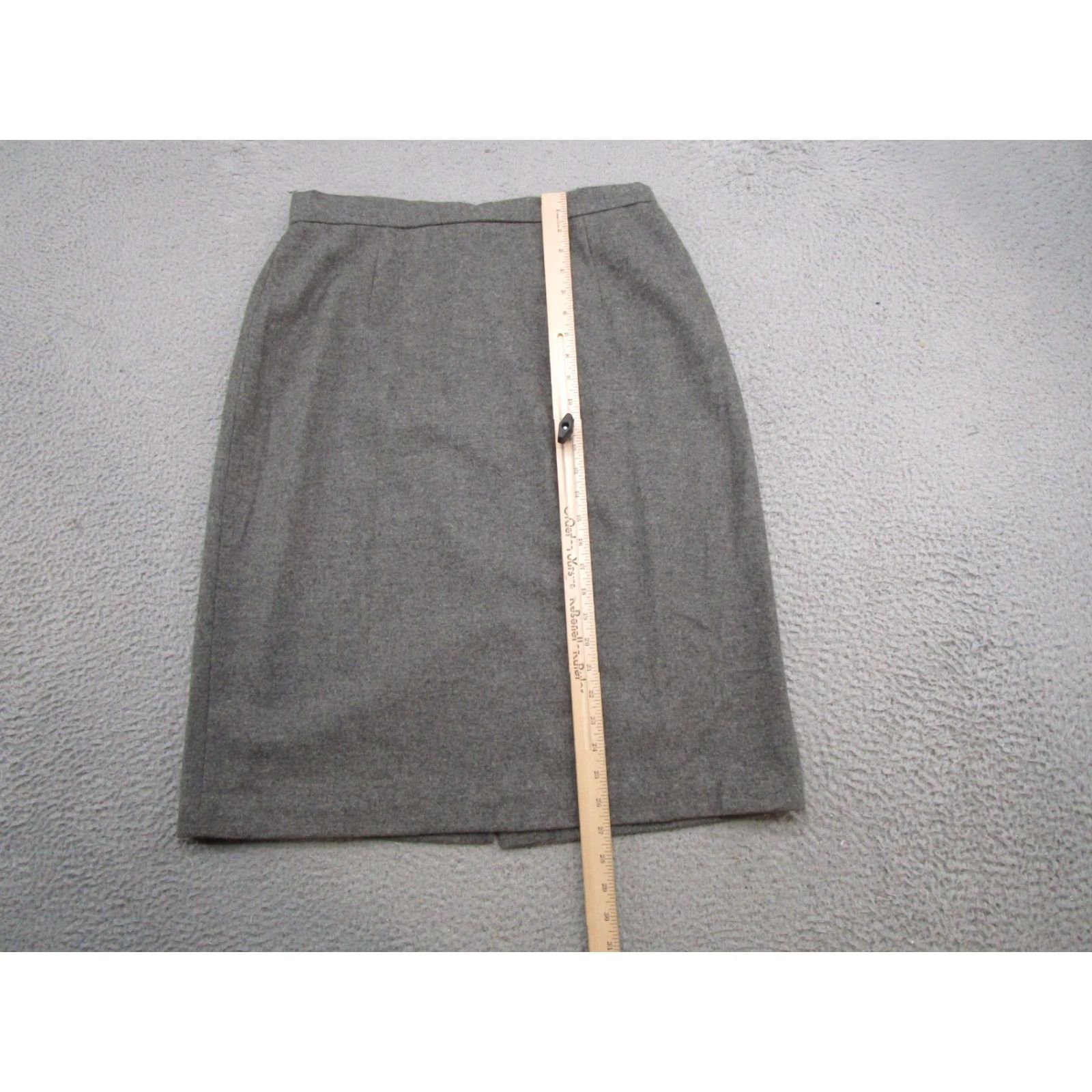 Vintage Cathy Daniels Gray Skirt Knee Length 100% Wool Size 16 Vintage 90s Preppy Women’s Slit Pencil Knit Cap Back Slit Dry Clean Only Size 38" / US 16 / IT 52 - 5 Thumbnail