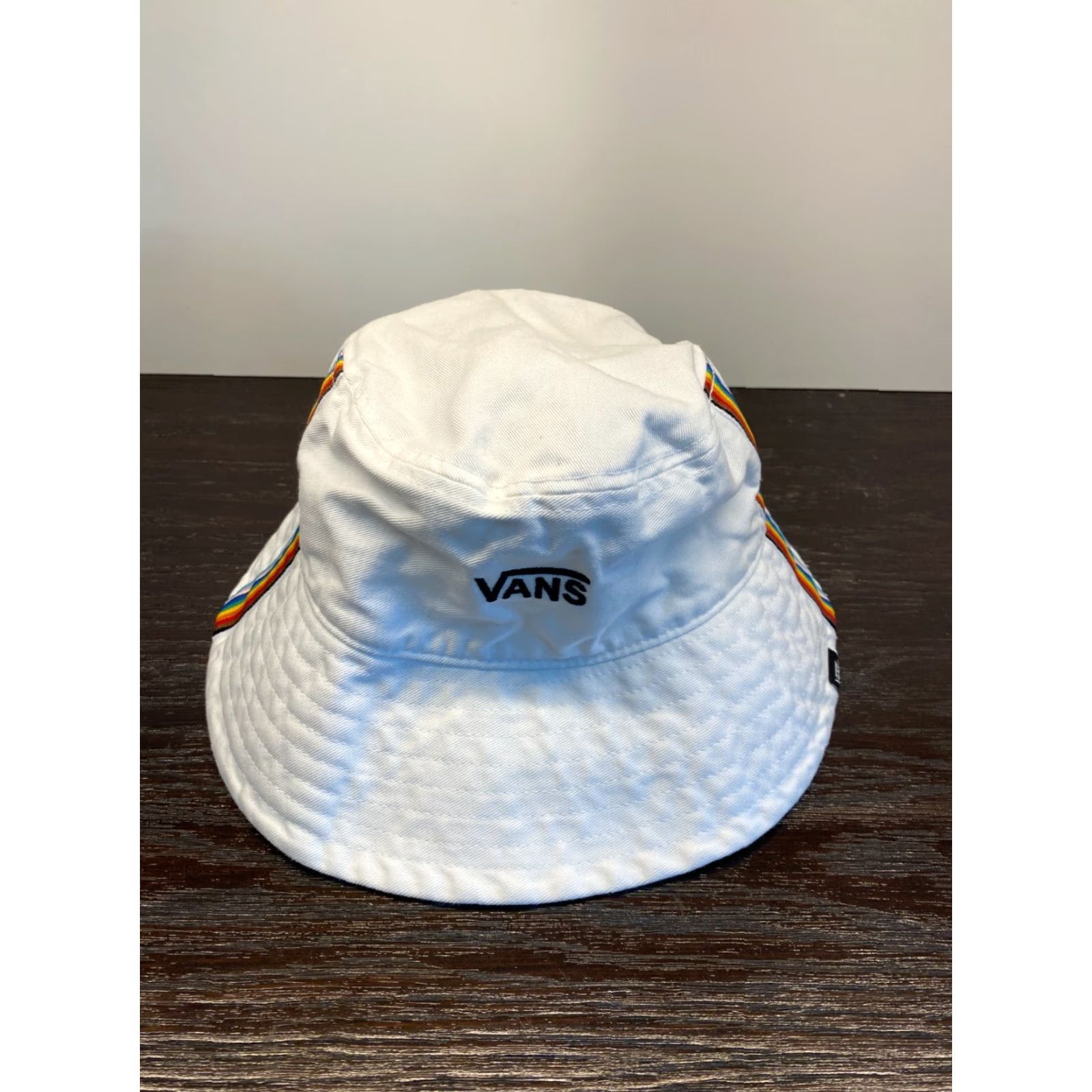 Vans VANS Bucket Hat Mens Small White Rainbow Beach Skate Golf Hip Hop Streetwear Size ONE SIZE - 2 Thumbnail