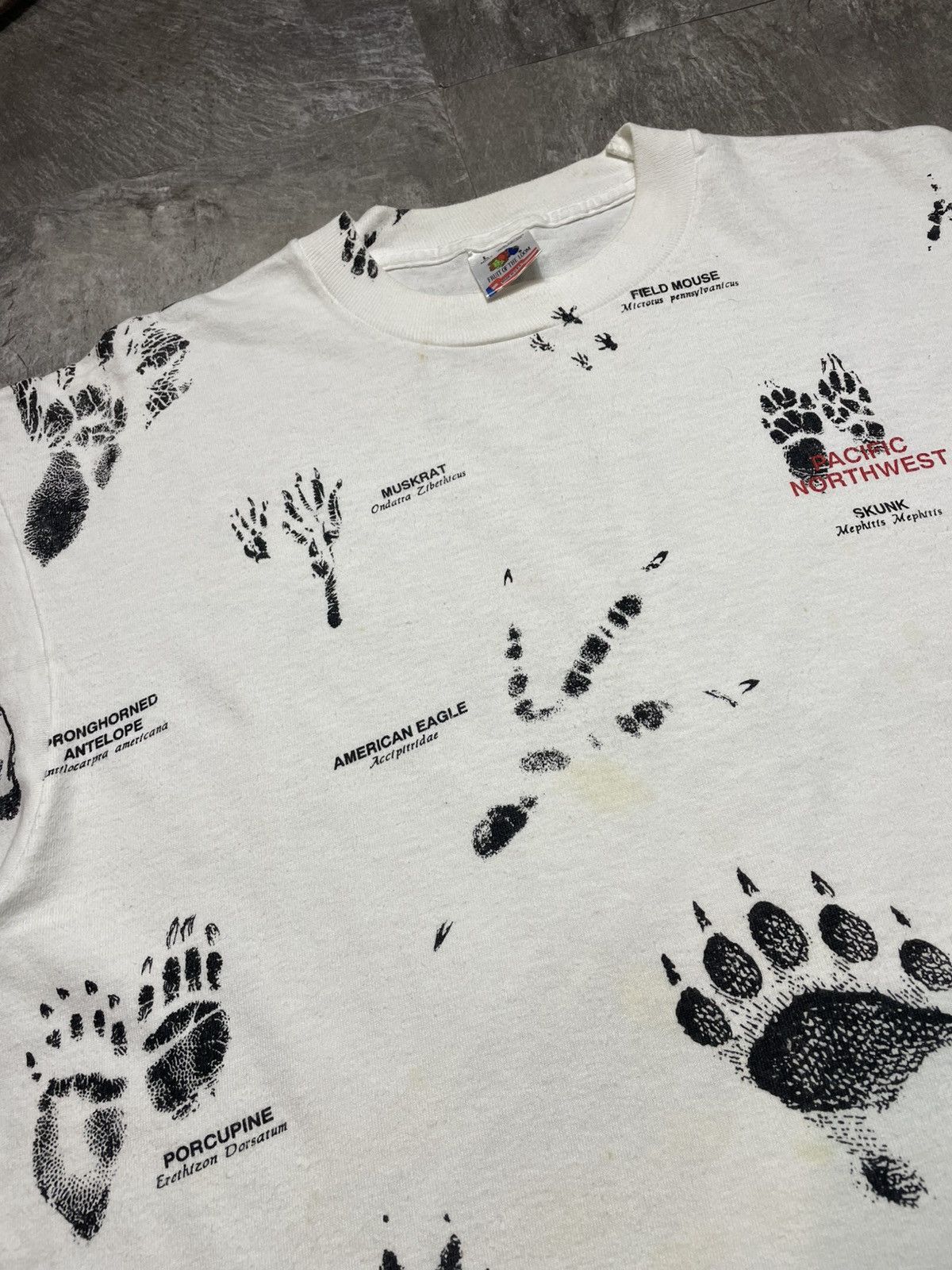 Vintage Vintage 90s Alaska Wildlife Animal Foot print AOP art Shirt Size US L / EU 52-54 / 3 - 4 Thumbnail