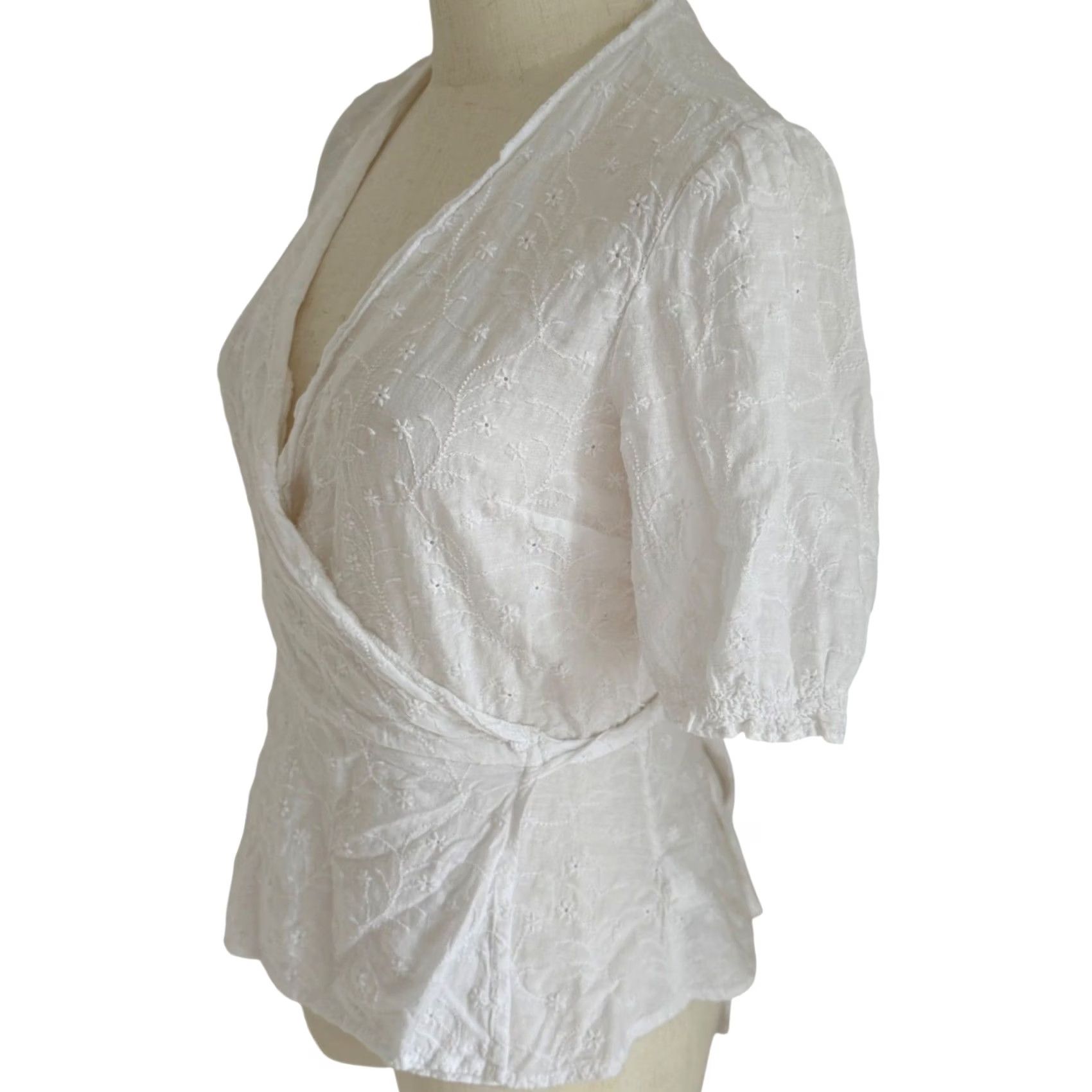 Old Navy Old Navy Blouse White Eyelet Embroidered Puff Sleeve Wrap XS Women Classic Bodice Tie Back V-Neck Floral Embroidery Spring Summer Casual Size XS / US 0-2 / IT 36-38 - 2 Thumbnail