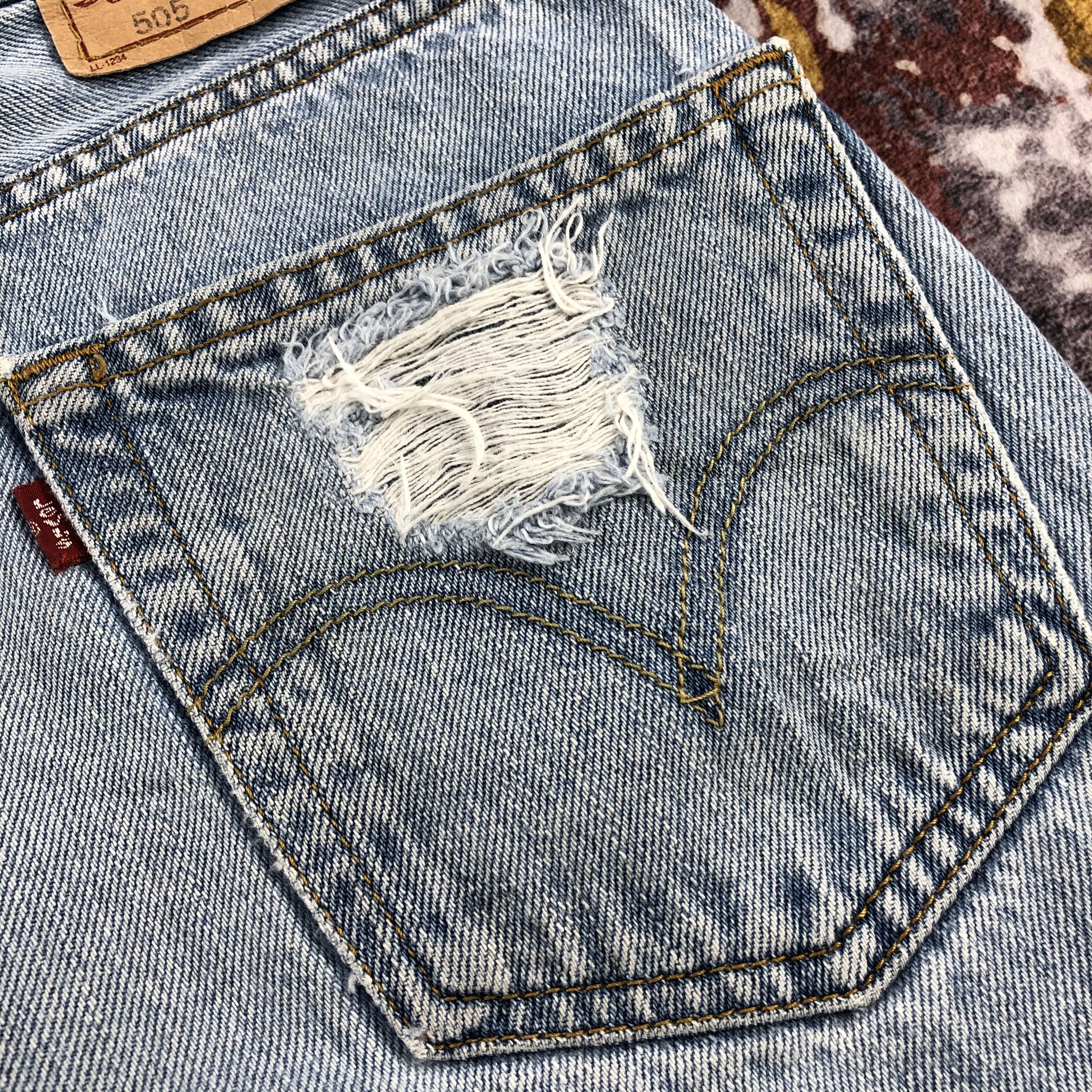 Levi's × Vintage Vintage Light Wash Levis 505 Jeans-JM2242 Size US 32 / EU 48 - 7 Thumbnail