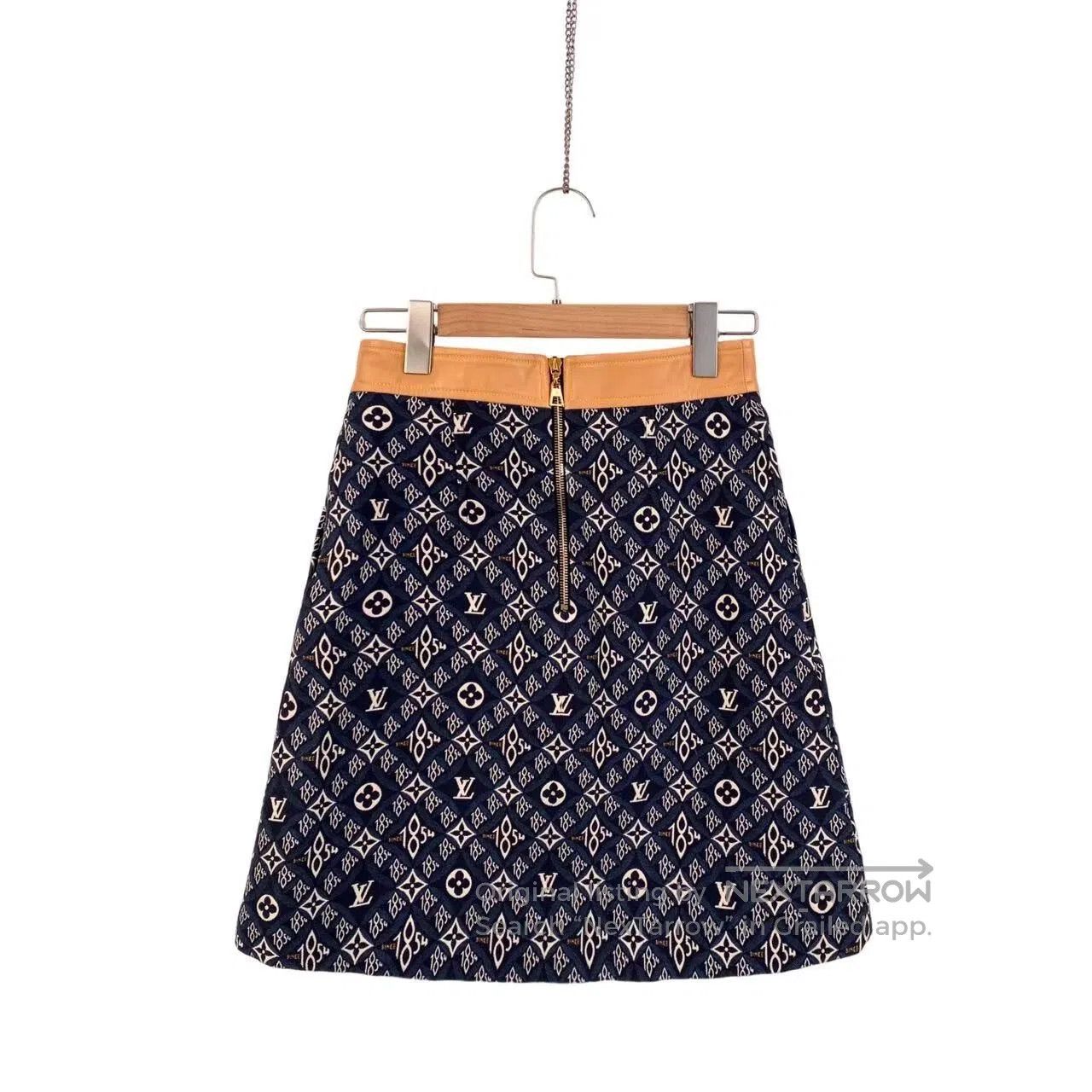 Louis Vuitton Louis Vuitton The skirt is full of old flowers| Size 42" / US 20 - 2 Thumbnail