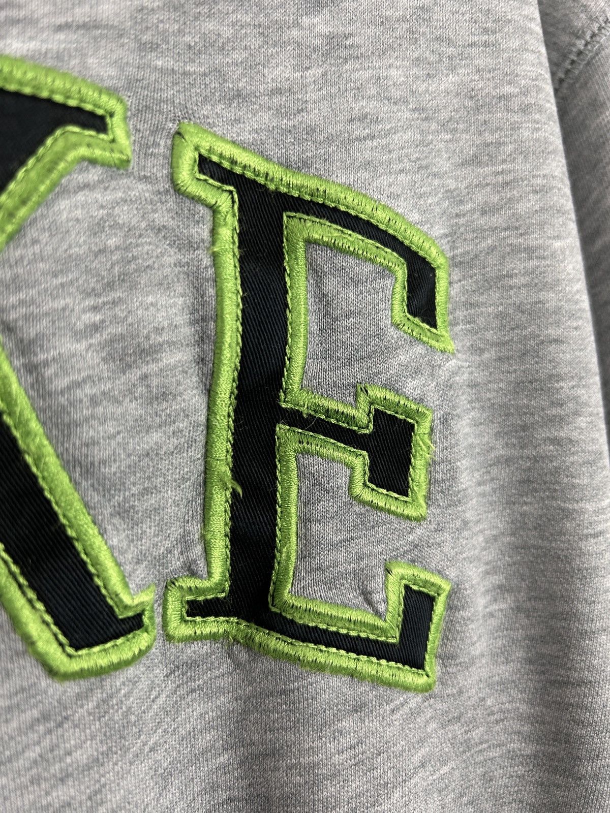 Nike 00s Vintage Nike Sportswear Y2K Center Logo Sweatshirt Size US M / EU 48-50 / 2 - 3 Thumbnail