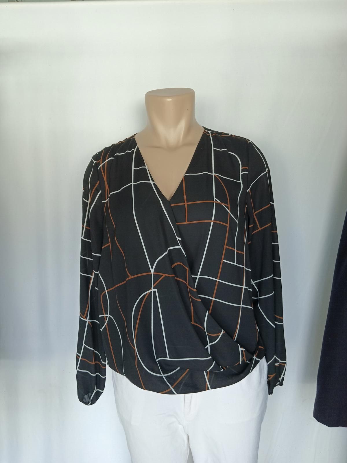 Alfani Alfani Petite Black Geometric Wrap Top Size M / US 6-8 / IT 42-44 - 1 Thumbnail