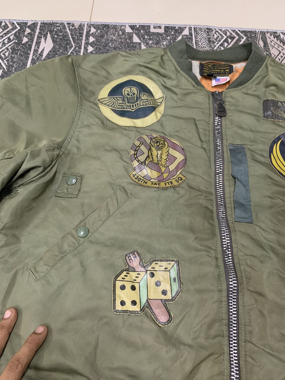 Avirex 80s AVIREX MA-1 7 PATCHES BOMBER JACKET RARE DISTRESSED Size US M / EU 48-50 / 2 - 3 Thumbnail