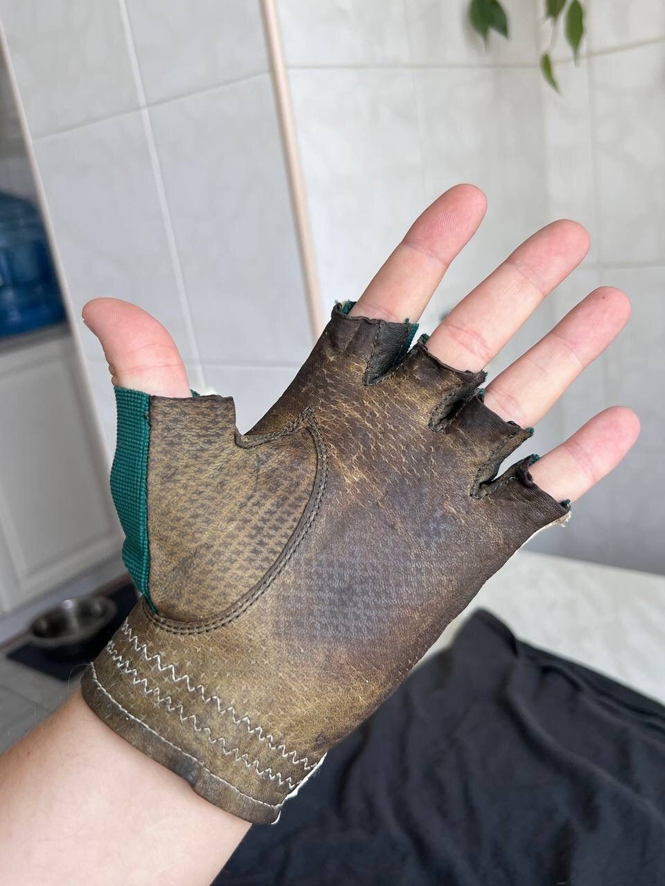 Nike 2000s Nike y2k Drill Gloves Forest Dark Green Geometric RARE Size ONE SIZE - 10 Thumbnail