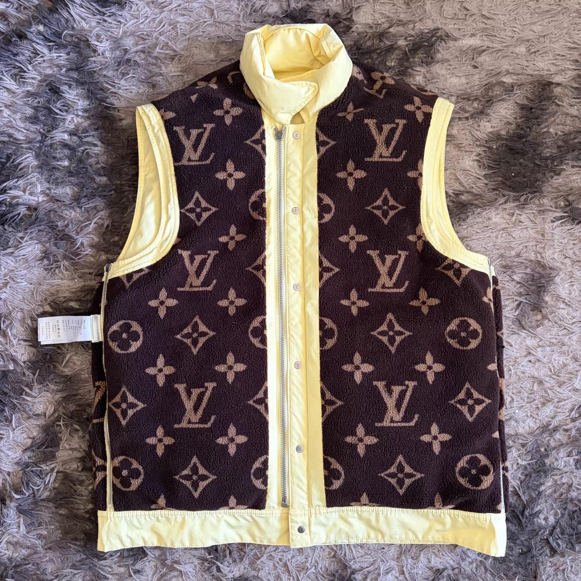 Louis Vuitton LV full print yellow lining puffer vest size 40 Size M / US 6-8 / IT 42-44 - 3 Thumbnail