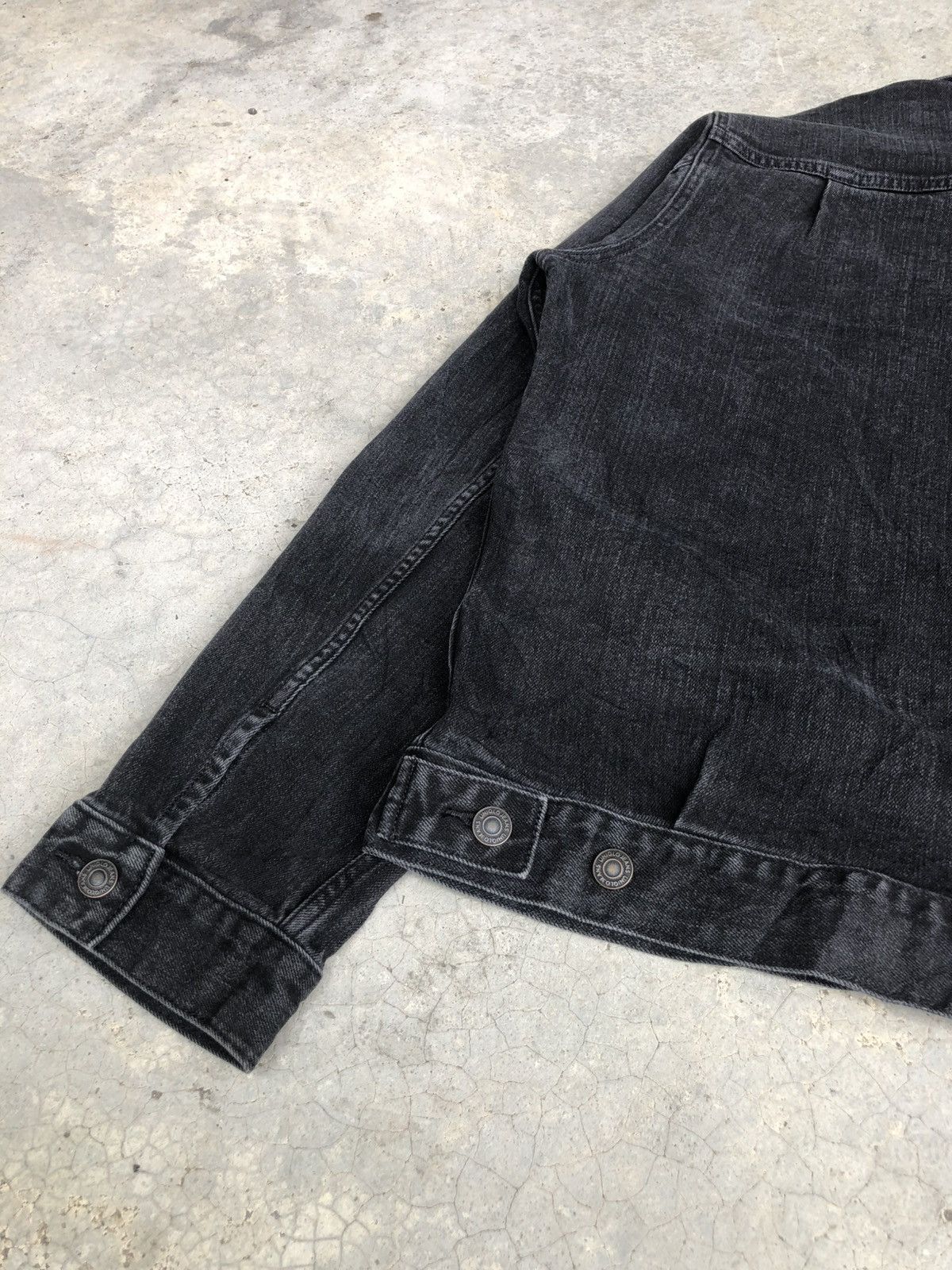 Uniqlo Japanese Uniqlo Type 2 Denim Jacket Distressed Denim Size US L / EU 52-54 / 3 - 15 Thumbnail