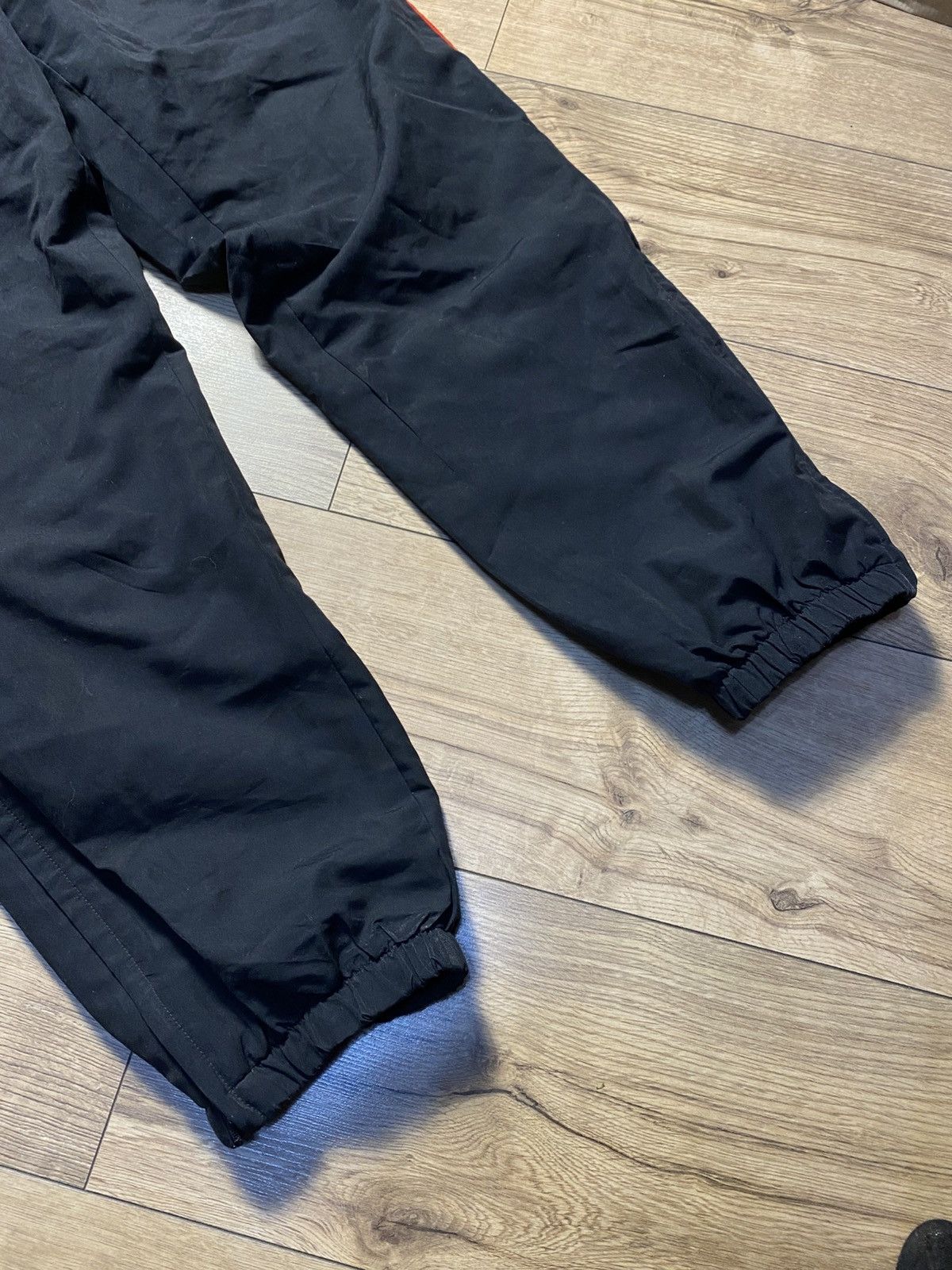 Adidas Vintage Liverpool FC Adidas Football Sweatpants sz L Size US 34 / EU 50 - 2 Thumbnail