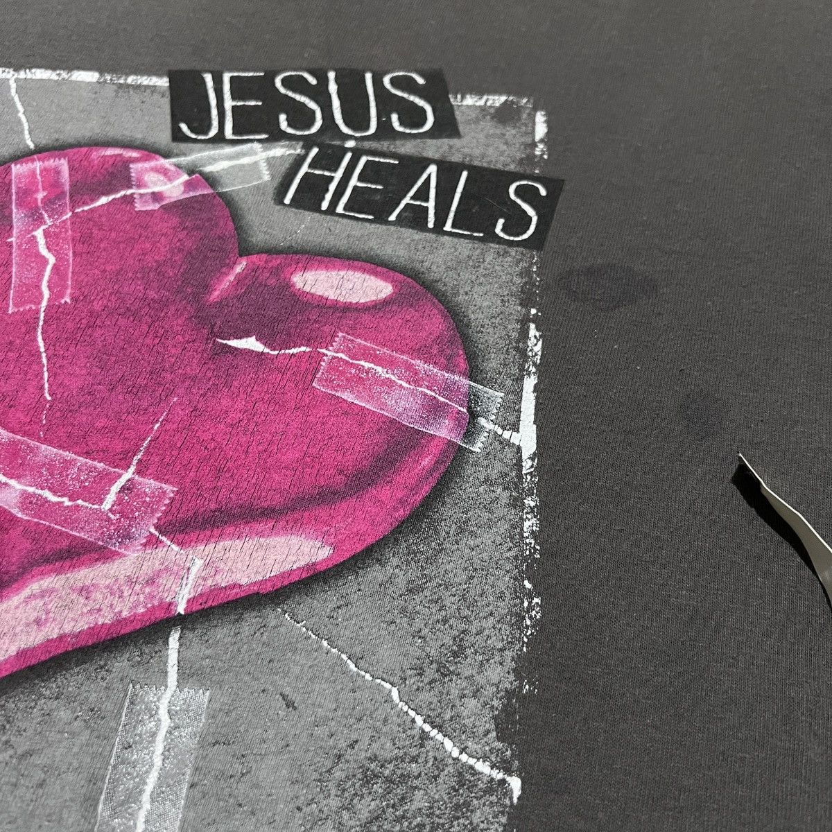 Vintage Vintage Y2K JESUS HEALS BROKEN HEARTS God Holy Bible Tee 2XL Size US XXL / EU 58 / 5 - 6 Thumbnail