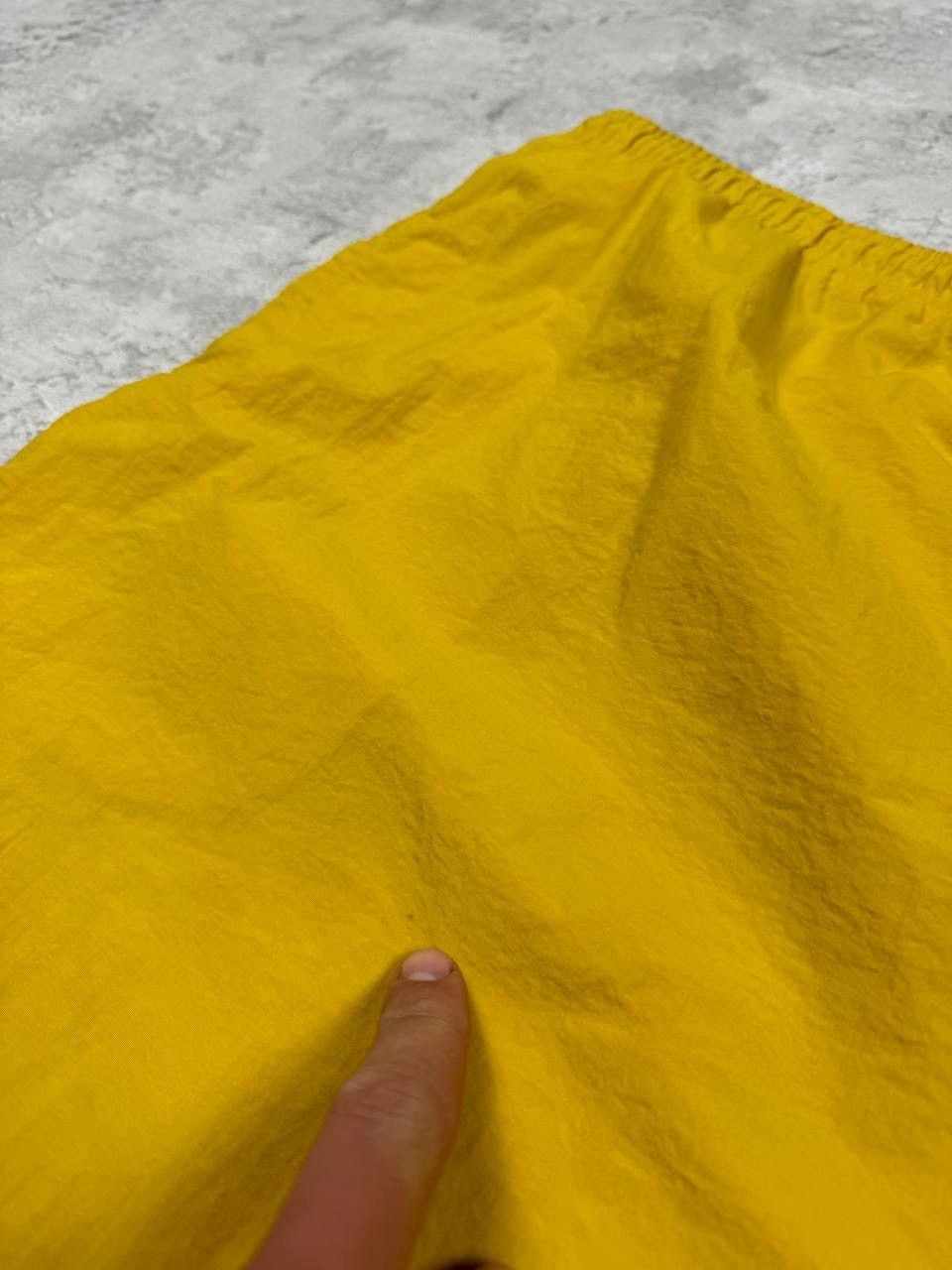 Nike RARE Vintage Nike Yellow Shorts Big Logo Size XL Size US 37 - 15 Thumbnail