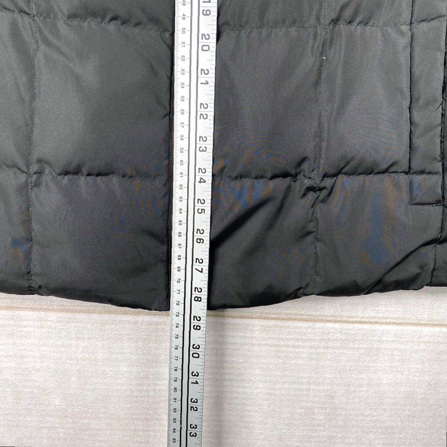 Lands' End VINTAGE not applicable so use Lands' End Jacket Womens 1X Puffer Vest Black Down Filled Full Zip Pockets Quilt Size XL / US 12-14 / IT 48-50 - 6 Thumbnail