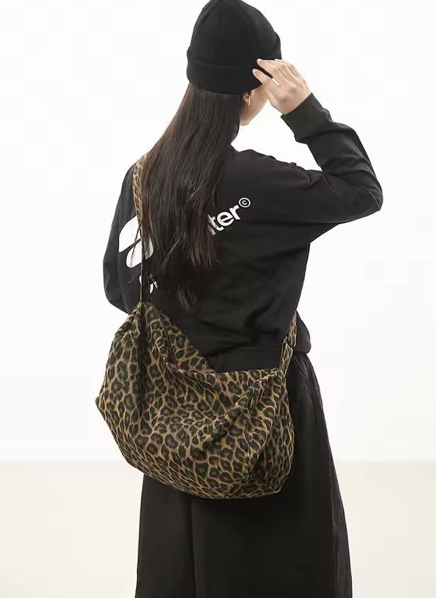 Japanese Brand Gen Z Trendy Leopard Print Canvas Crossbody Bag Size ONE SIZE - 4 Thumbnail