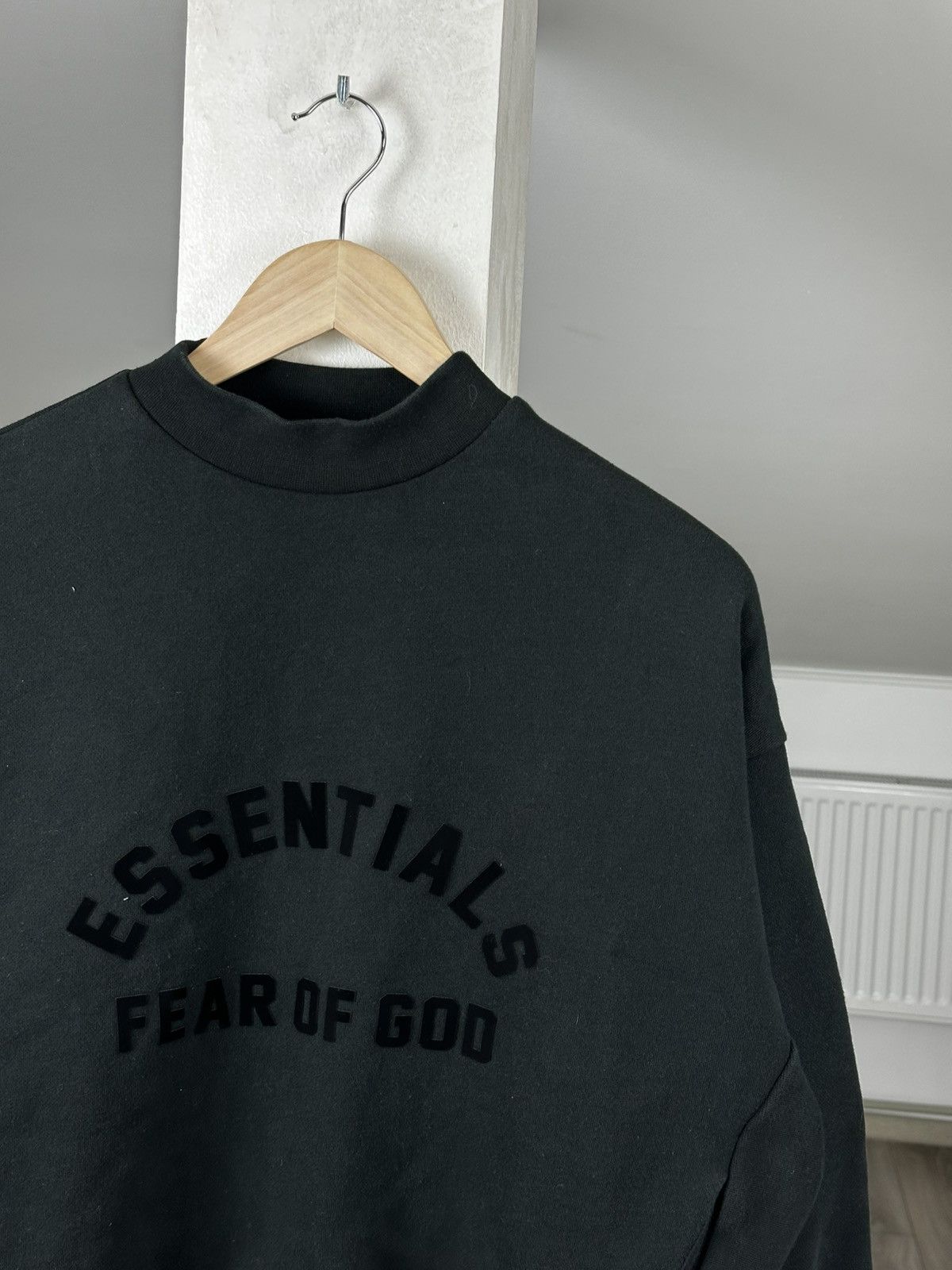 Fear of God Fear of God Essentials Big Logo Cropped Sweatshirt Size 12 Size M / US 6-8 / IT 42-44 - 3 Thumbnail