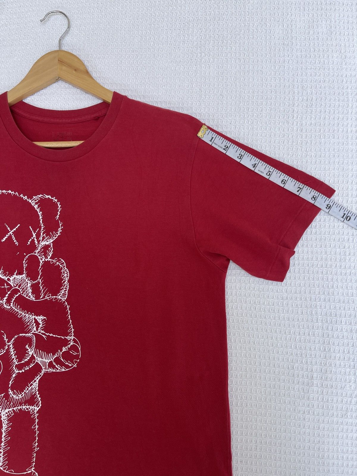 Kaws Last Drop🔥Rare🔥Kaws X Uniqlo T-Shirt Size US L / EU 52-54 / 3 - 11 Thumbnail