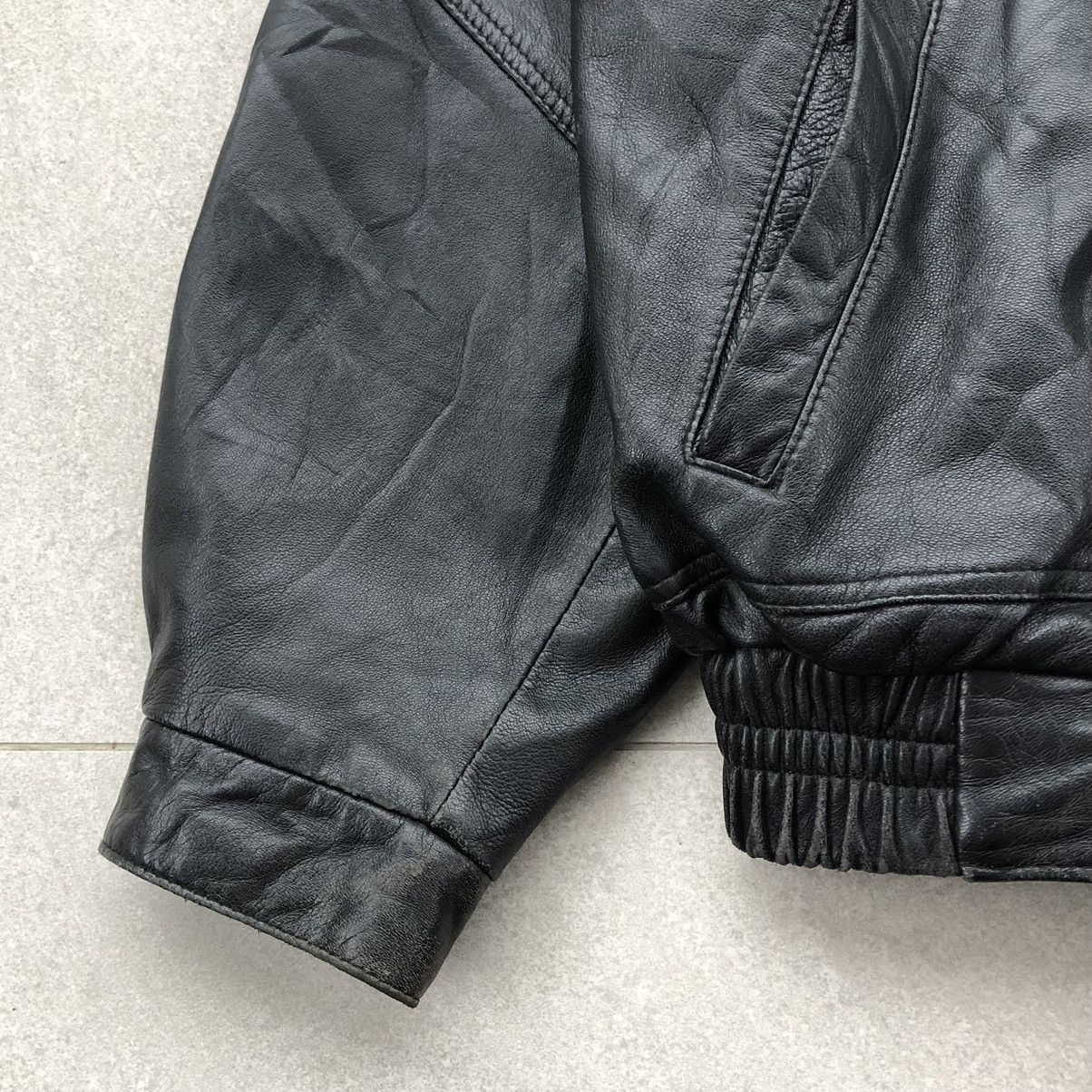 Vintage Vintage BOVET Leather Black Bomber Jacket Made In Canada 🇨🇦 Size US XL / EU 56 / 4 - 9 Thumbnail