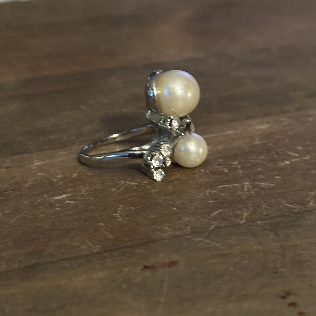 Vintage Vintage silver tone double pearl and rhinestone ring Size ONE SIZE - 7 Thumbnail