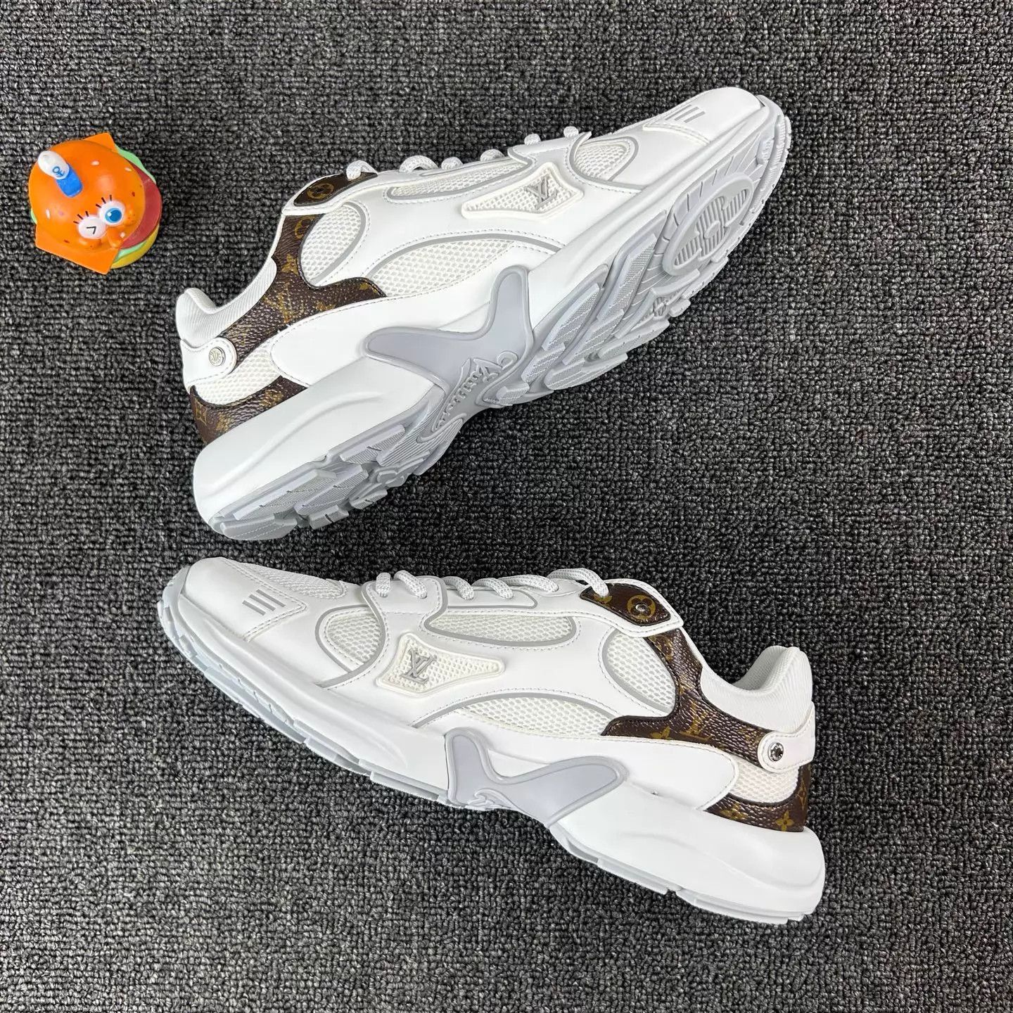 Louis Vuitton LV White Monogram Sneakers Worn Twice Size 37 HB6660 Size US 6.5 / IT 36.5 - 3 Thumbnail