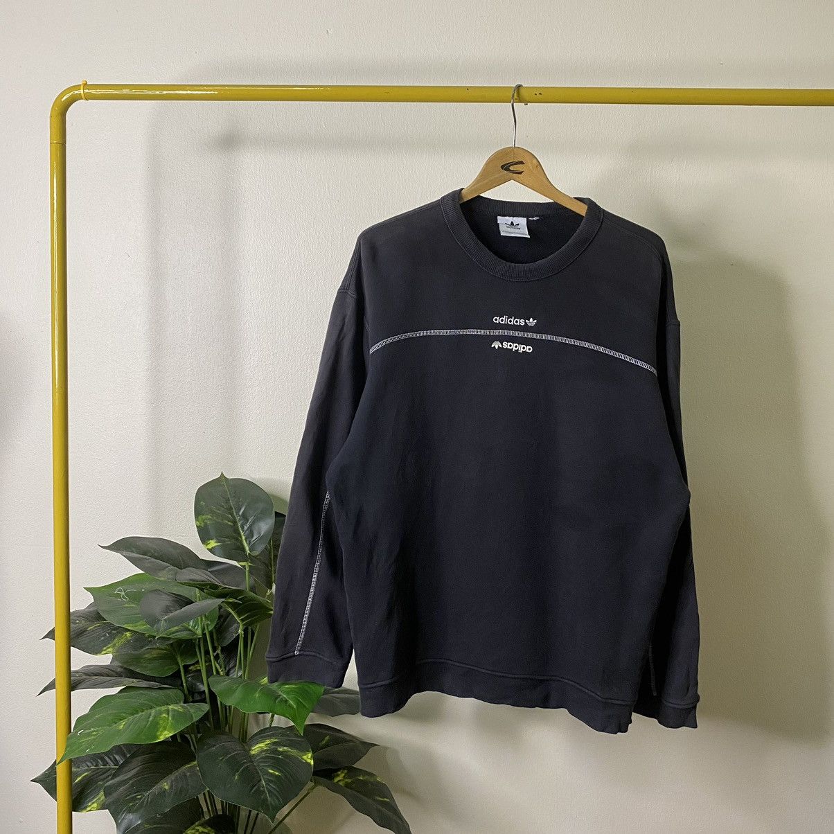 Adidas Vintage Y2K Adidas Essential Sweatshirt Size US L / EU 52-54 / 3 - 1 Thumbnail