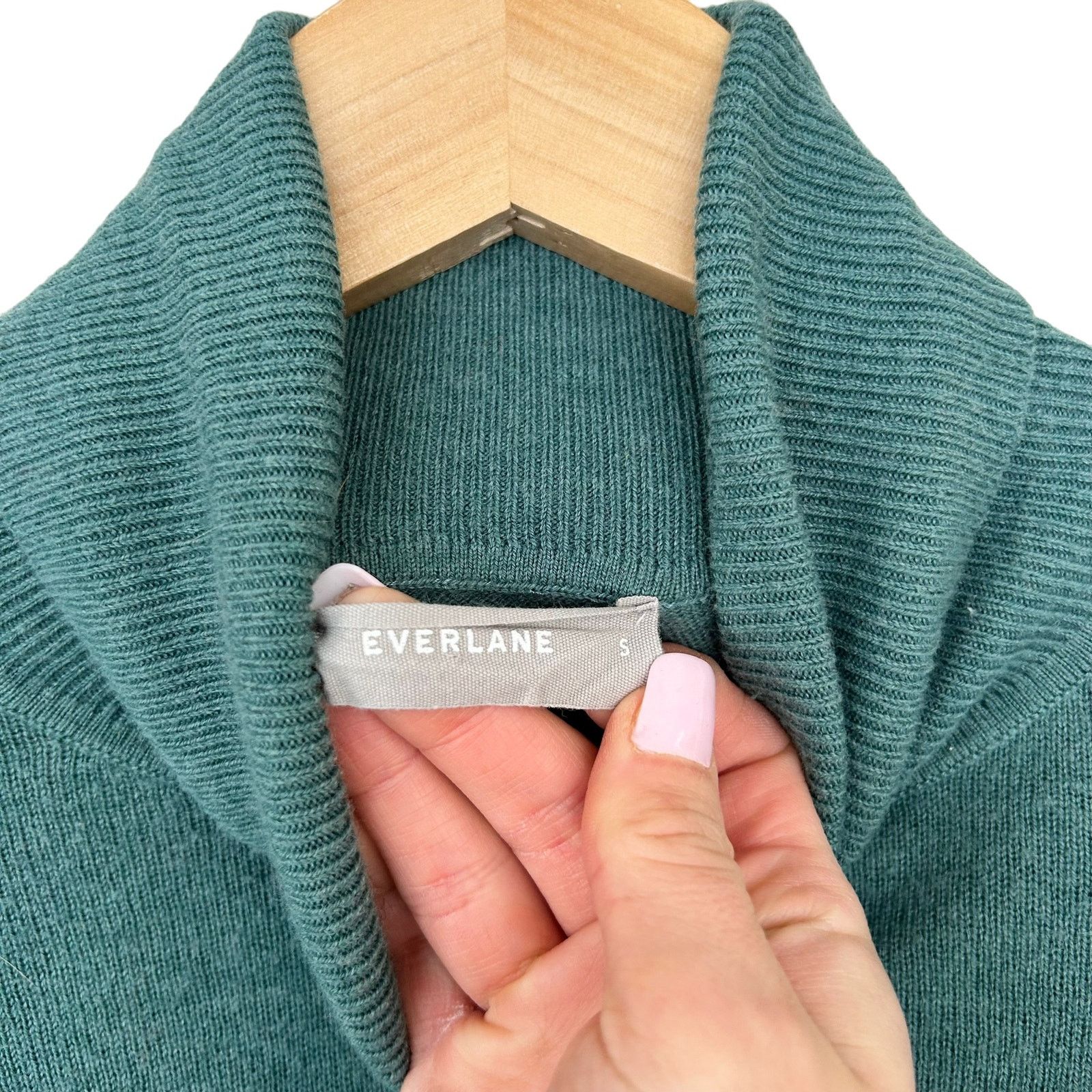 Everlane Everlane Green Wool Blend Short Sleeve Turtleneck Sz S Size S / US 4 / IT 40 - 2 Thumbnail