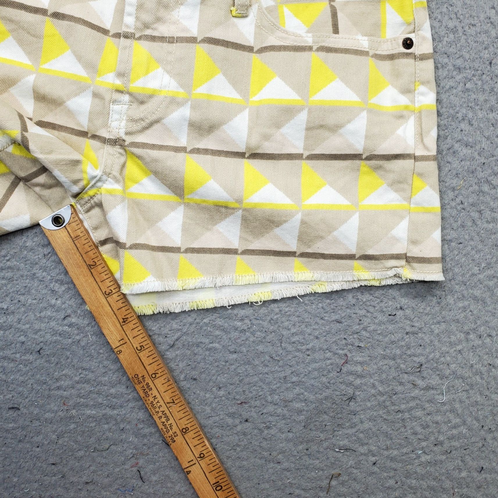 Lucky Brand Lucky Brand Riley Shorts Womens 10 Geometric Summer Comfort Fit Denim 5-Pocket Casual Travel White? Size 32" / US 10 / IT 46 - 4 Thumbnail