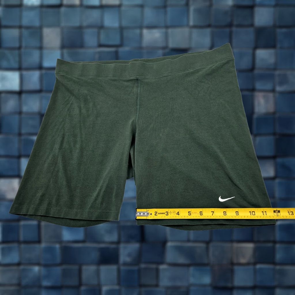 Nike VINTAGE Nike Essentials Sportswear Mid Rise Bike Shorts Women 3X Olive Green Size 40" / US 18 - 1 Thumbnail