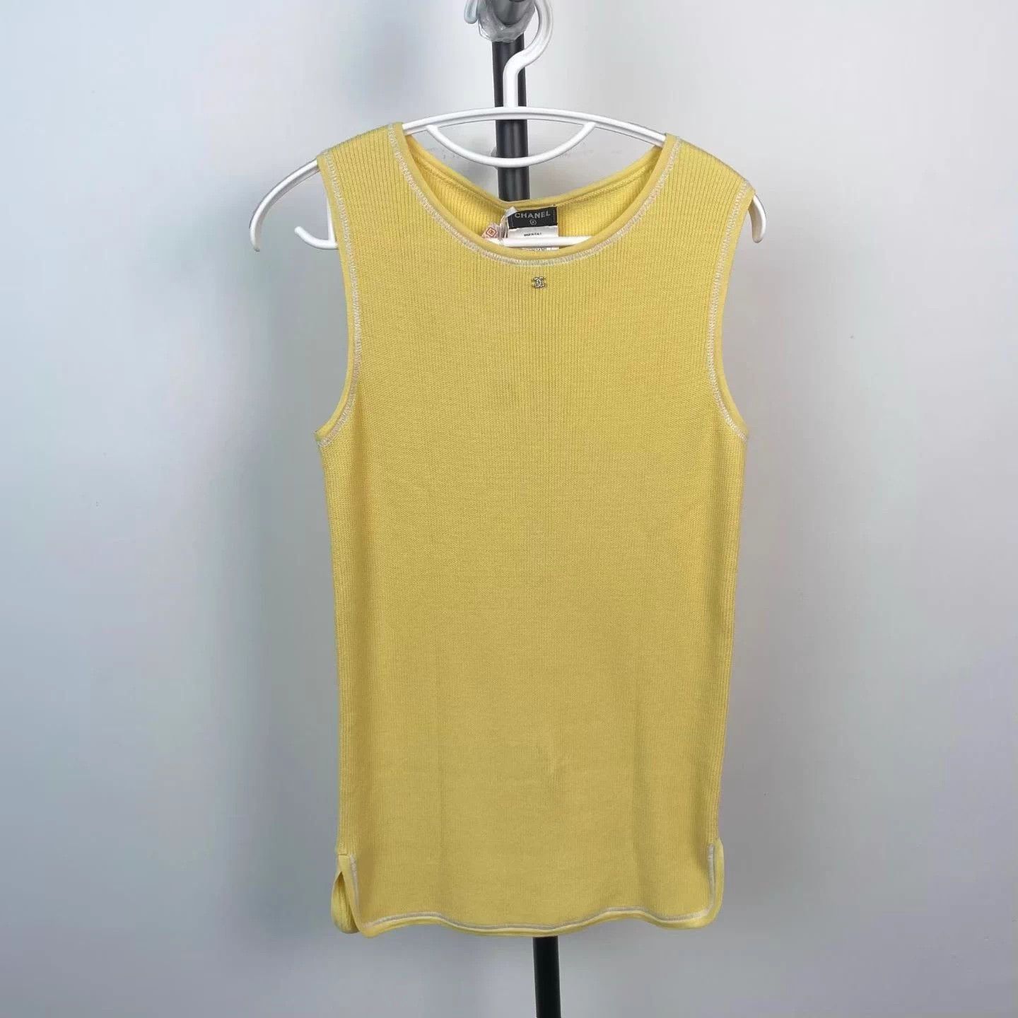 Chanel WOMEN'S CHANEL yellow knit long sleeveless top 42 Size M / US 6-8 / IT 42-44 - 1 Thumbnail