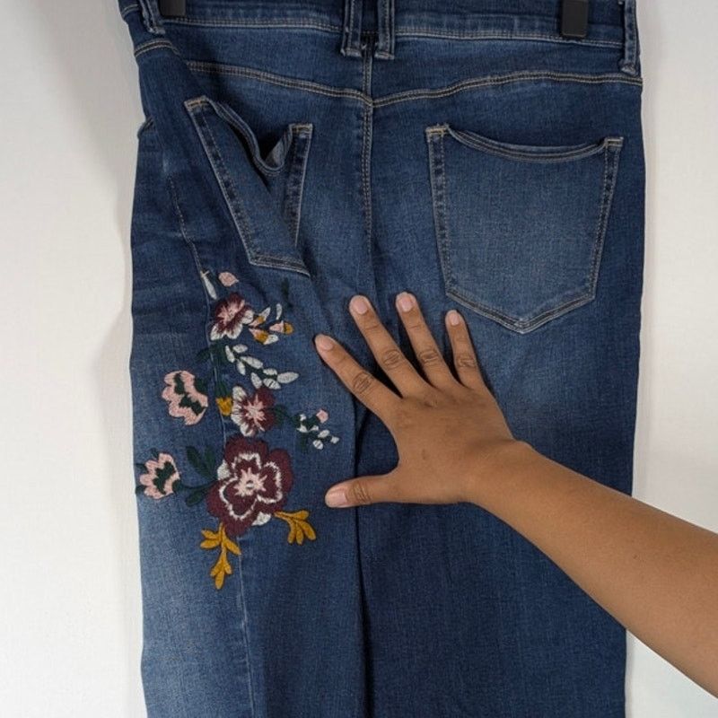Unknown London Knox Rose Embroidered Floral Jeans Women’s Size 12 USED Size 34" / US 12 / IT 48 - 3 Thumbnail