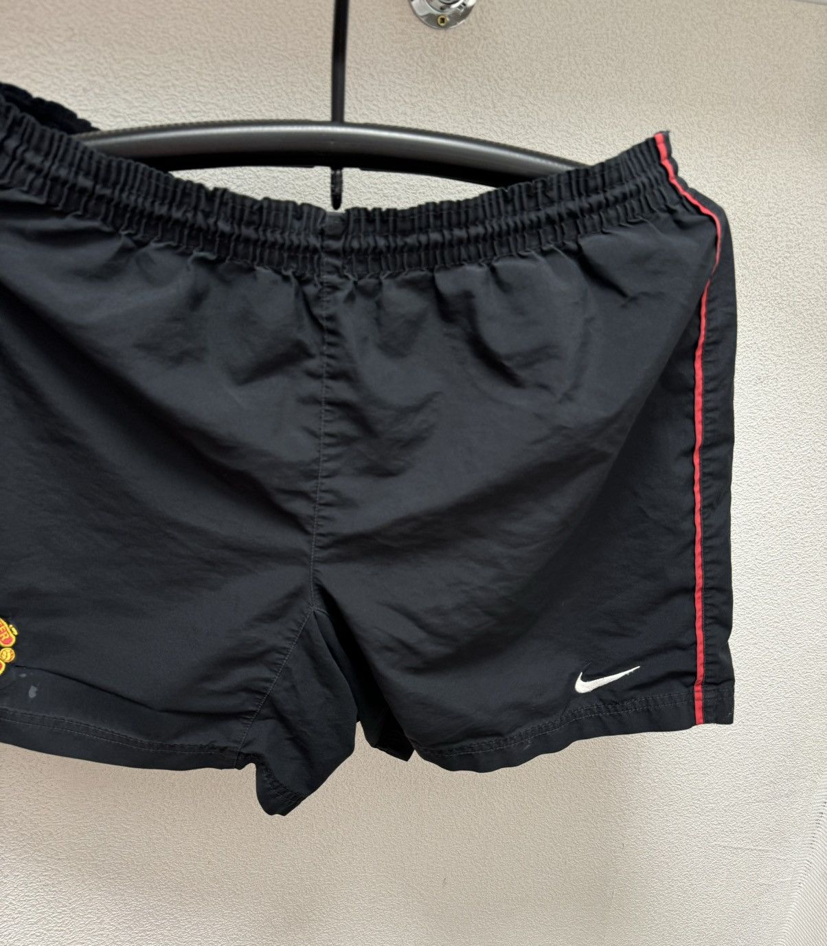 Nike Nike manchester united vintage black nylon shorts L sz Size US 34 / EU 50 - 4 Thumbnail