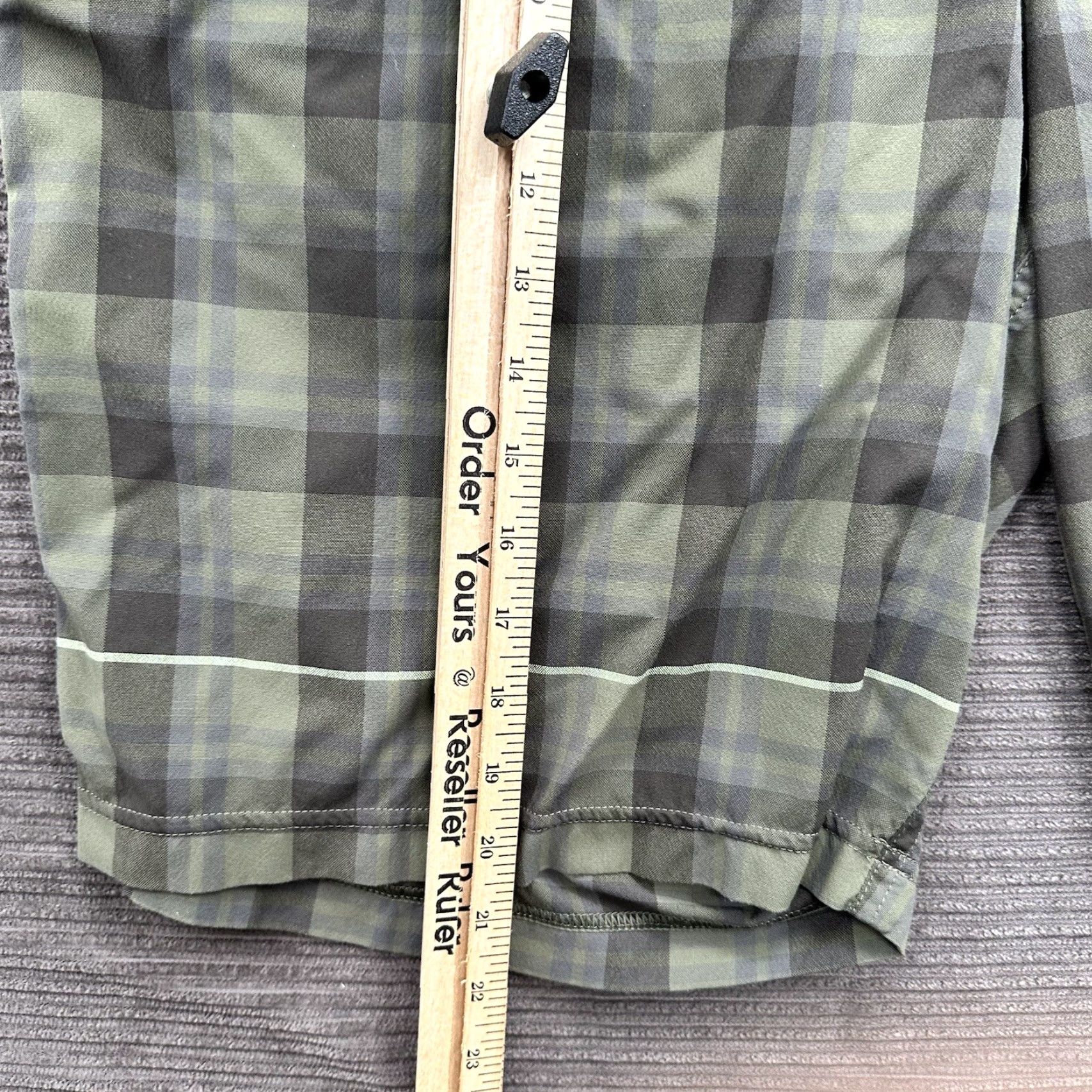 Lululemon Lululemon Chino Shorts Men 38 Green Plaid Casual Outdoor Weekend Travel Multicolor 5-Pocket Logo Pocket Regular Inseam 10 Casual Mens Size US 38 / EU 54 - 5 Thumbnail