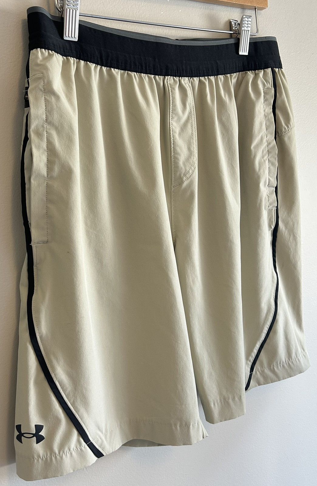 Under Armour Under Armour Men’s Tan Beige Athletic Summer Shorts Size US 34 / EU 50 - 2 Thumbnail