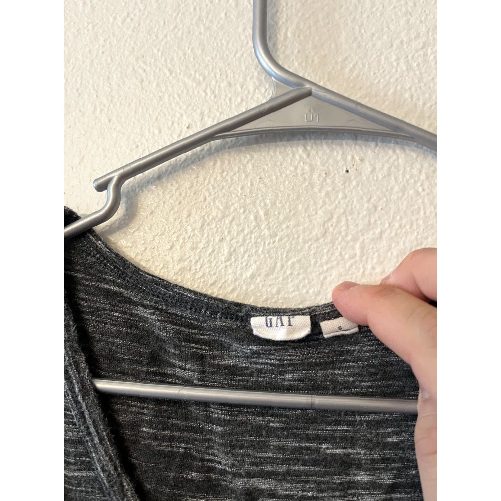 Gap Gap Women Solid V Neck Long Sleeve Small Gray T-Shirt Size S / US 4 / IT 40 - 2 Thumbnail