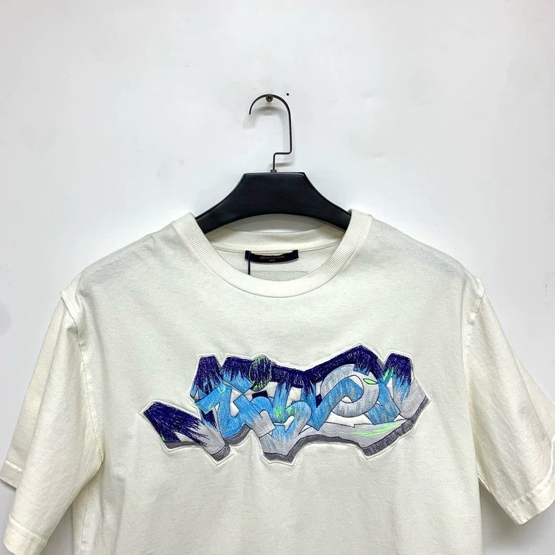 Louis Vuitton Louis Vuitton White monogrammed graffiti embroidered short Size US L / EU 52-54 / 3 - 5 Thumbnail