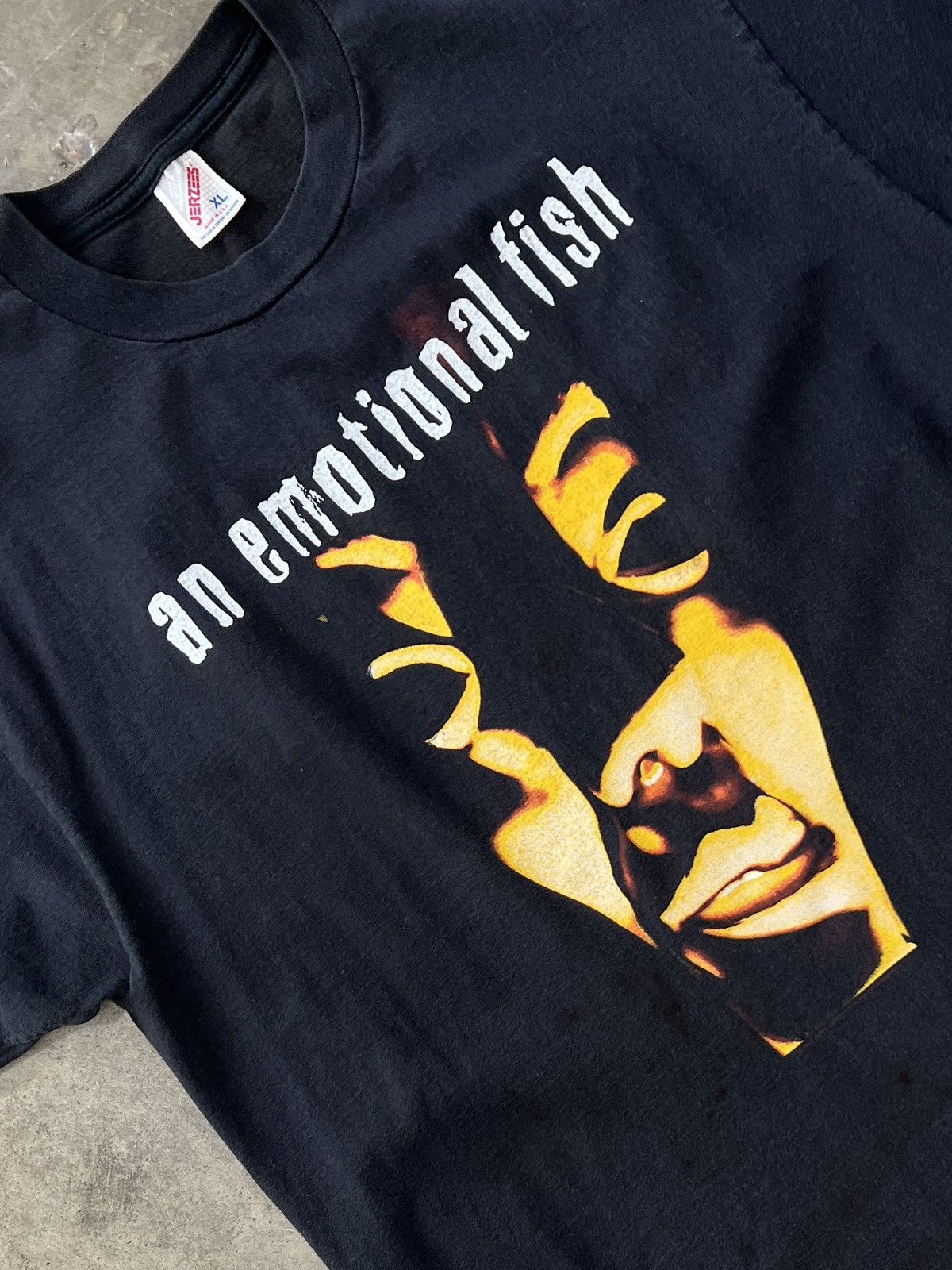 Band Tees Vintage 1993 An Emtional Fish Junk Puppets Tee XL Size US XL / EU 56 / 4 - 1 Thumbnail