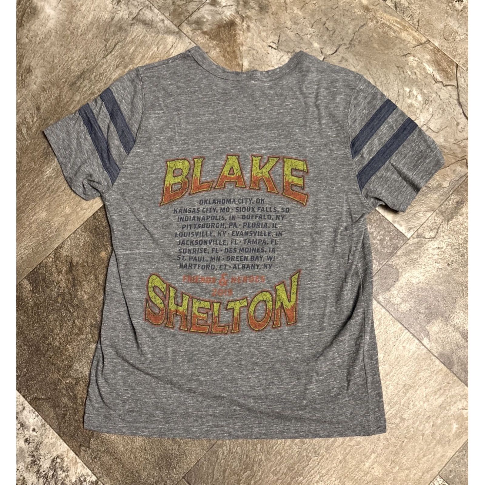 Vintage Blake Shelton Concert Tee Women’s XL Gray 2019 Friends Heroes Tour shirt Crew Neck Short Sleeve Size XL / US 12-14 / IT 48-50 - 2 Thumbnail